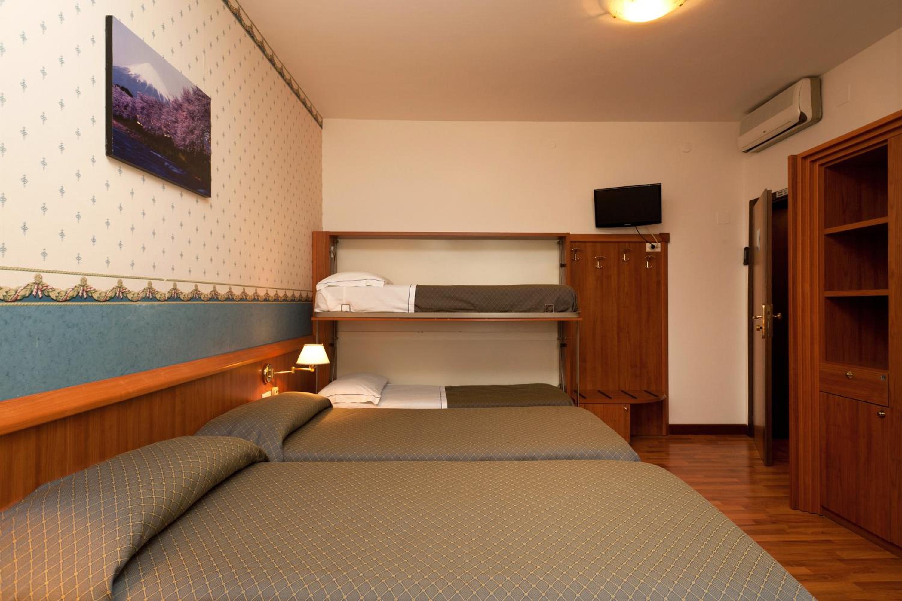Quadruple Room photo 2