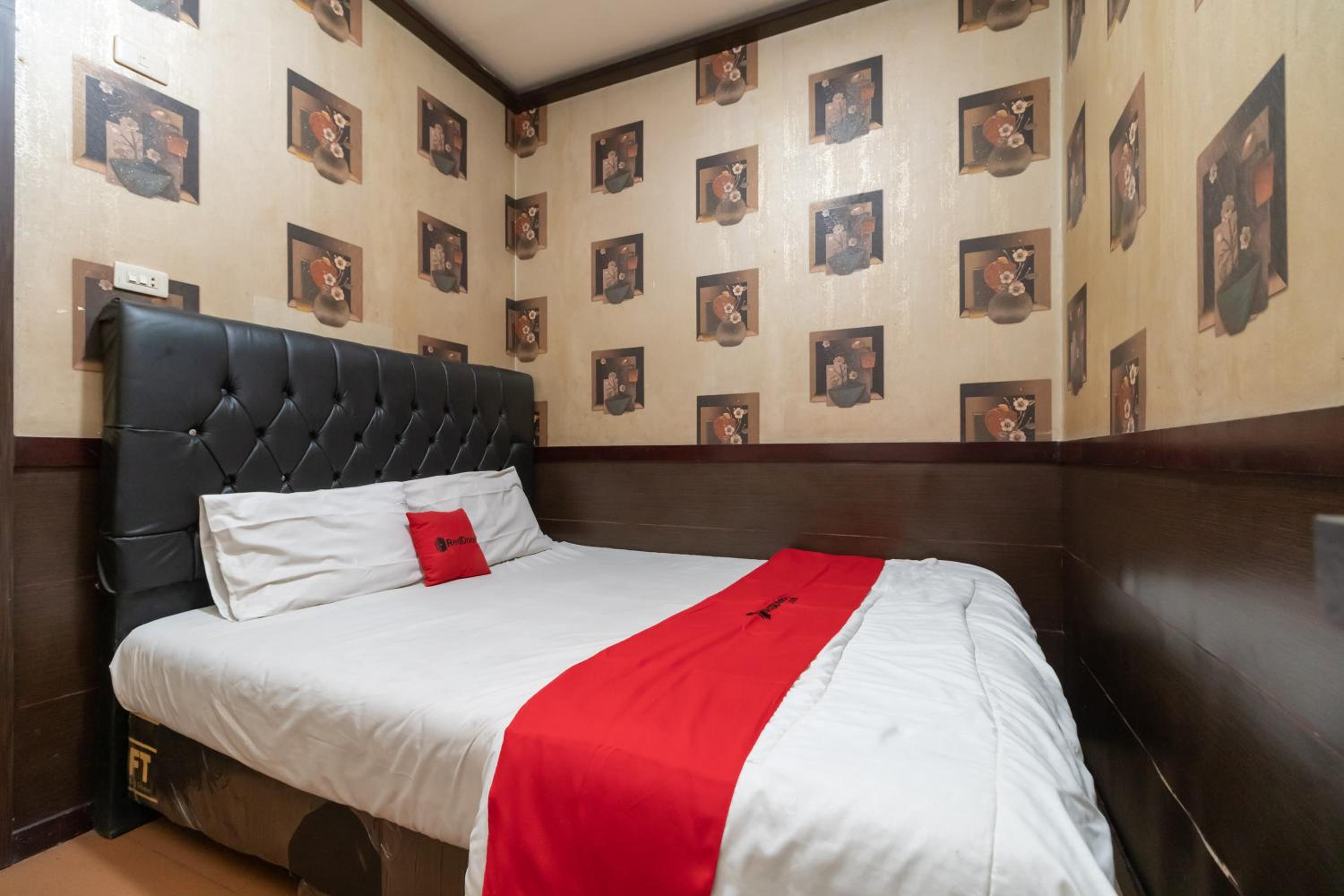 Double Room - Photo 12