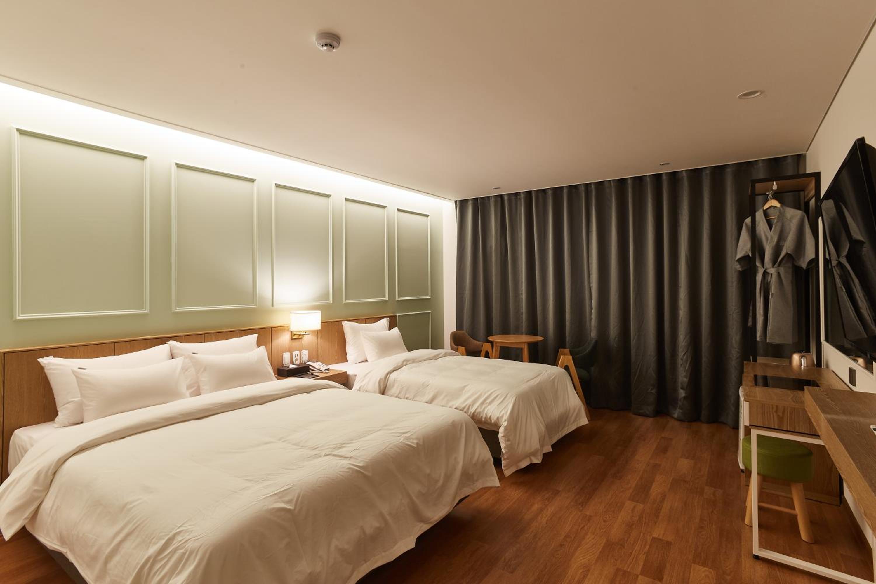 Deluxe Twin Room