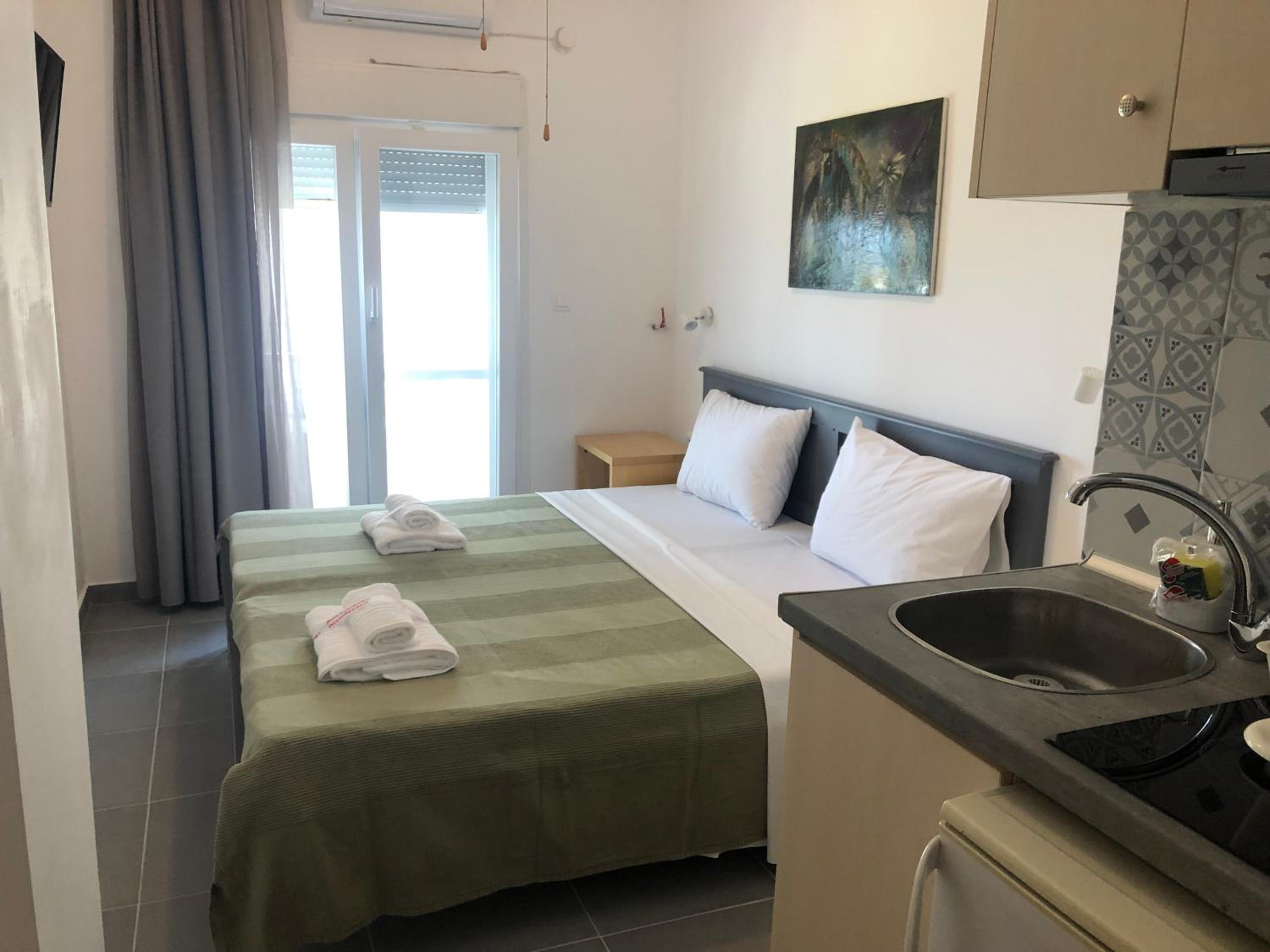 Deluxe Double Room with Side Sea View photo 1