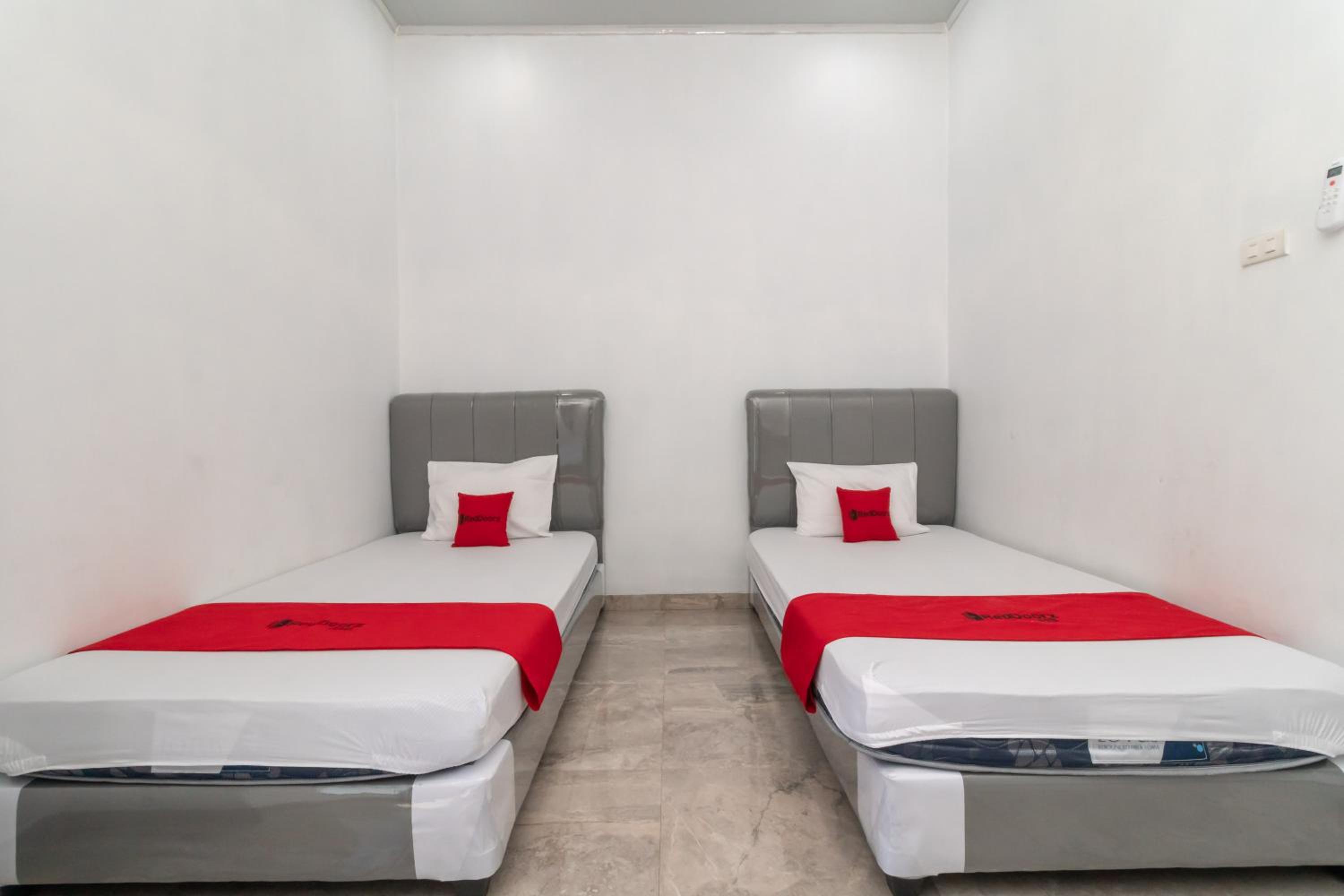 Twin Room - Photo 1