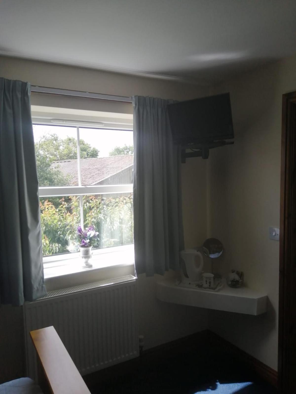 Standard King Room - Photo 2