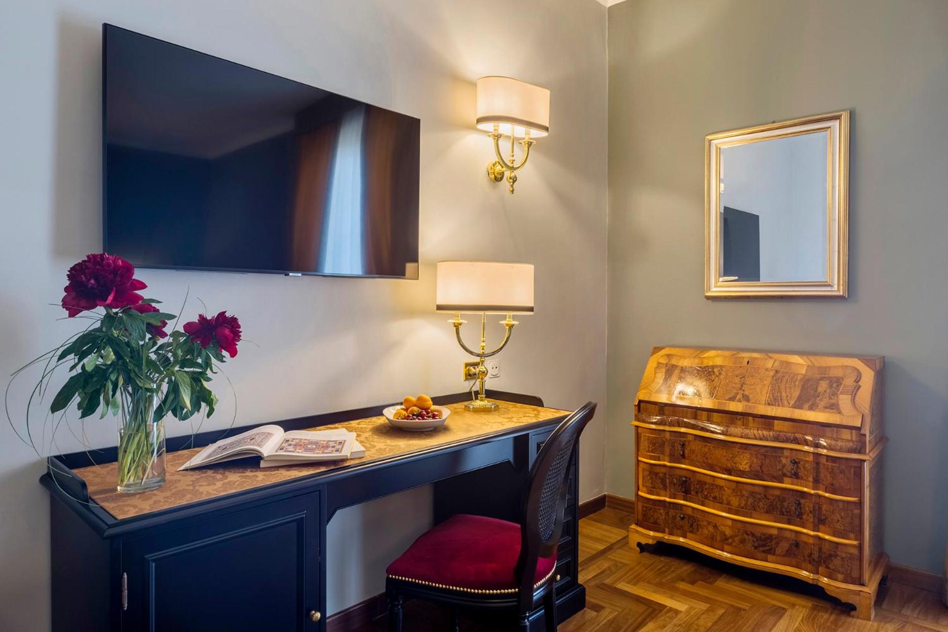 Deluxe Double or Twin Room - Photo 2