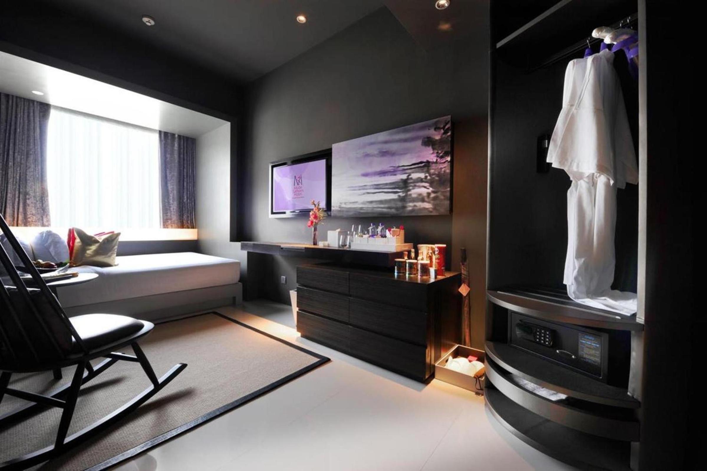 Business Queen Room