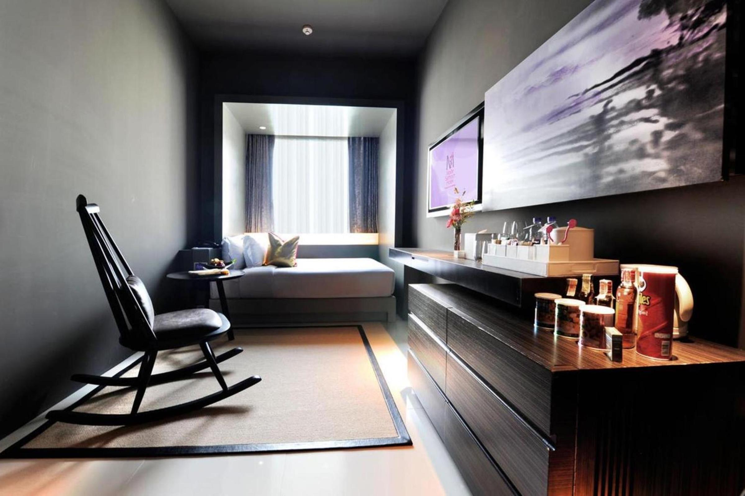 Business Queen Room
