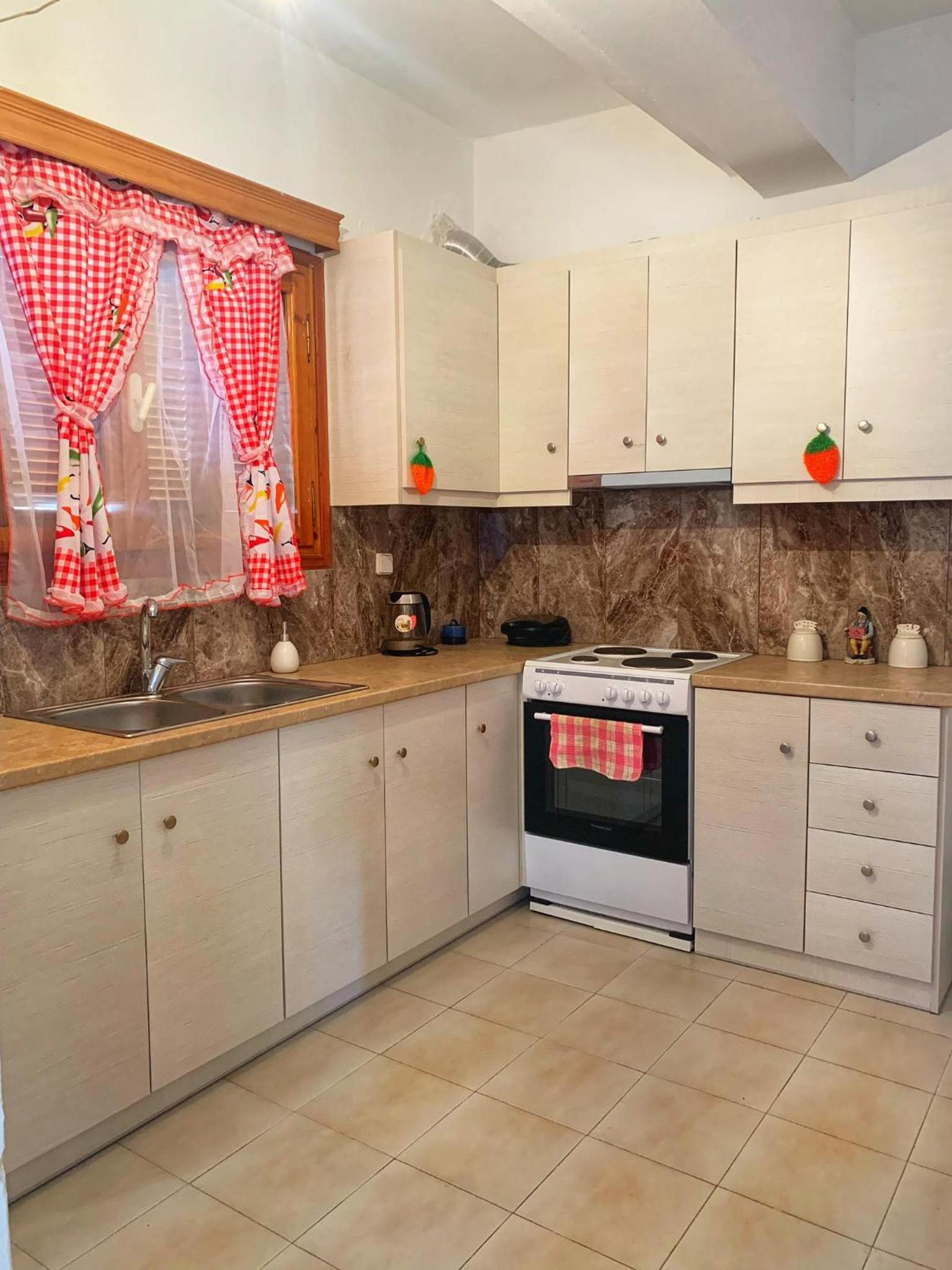 Two-Bedroom House - Photo 8
