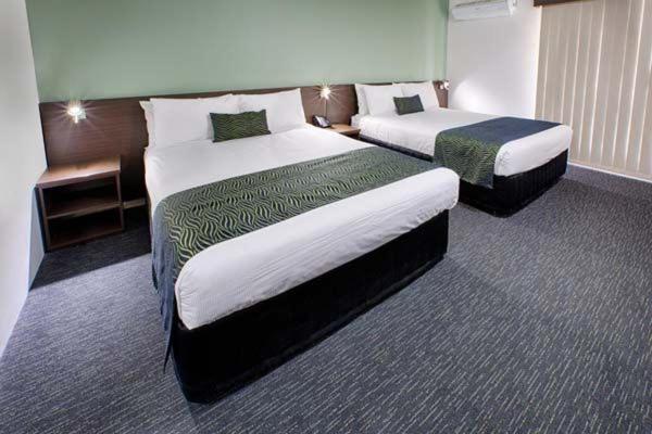 Executive Room with Two Queen Beds - Photo 1