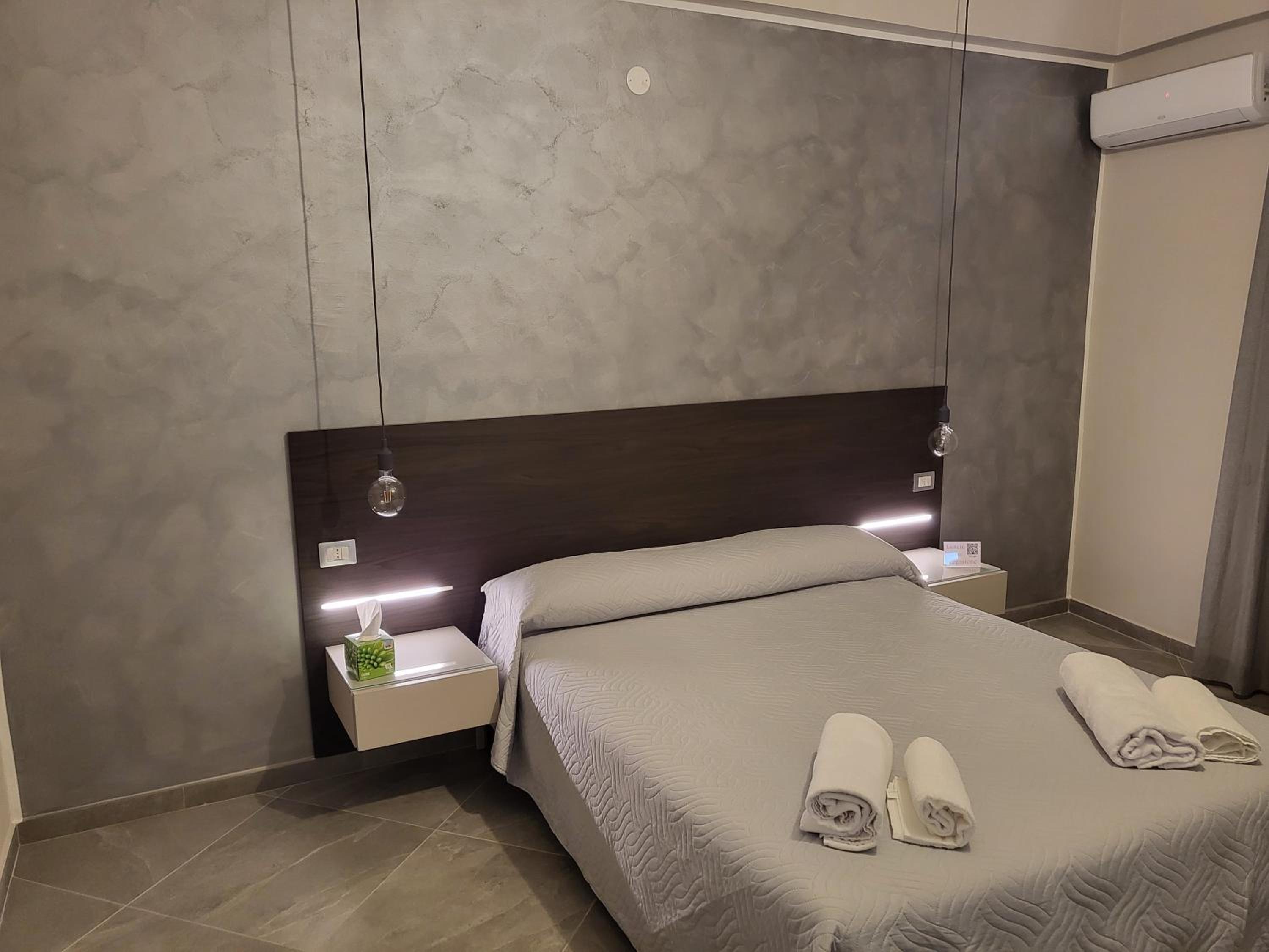 Large Double Room photo 2