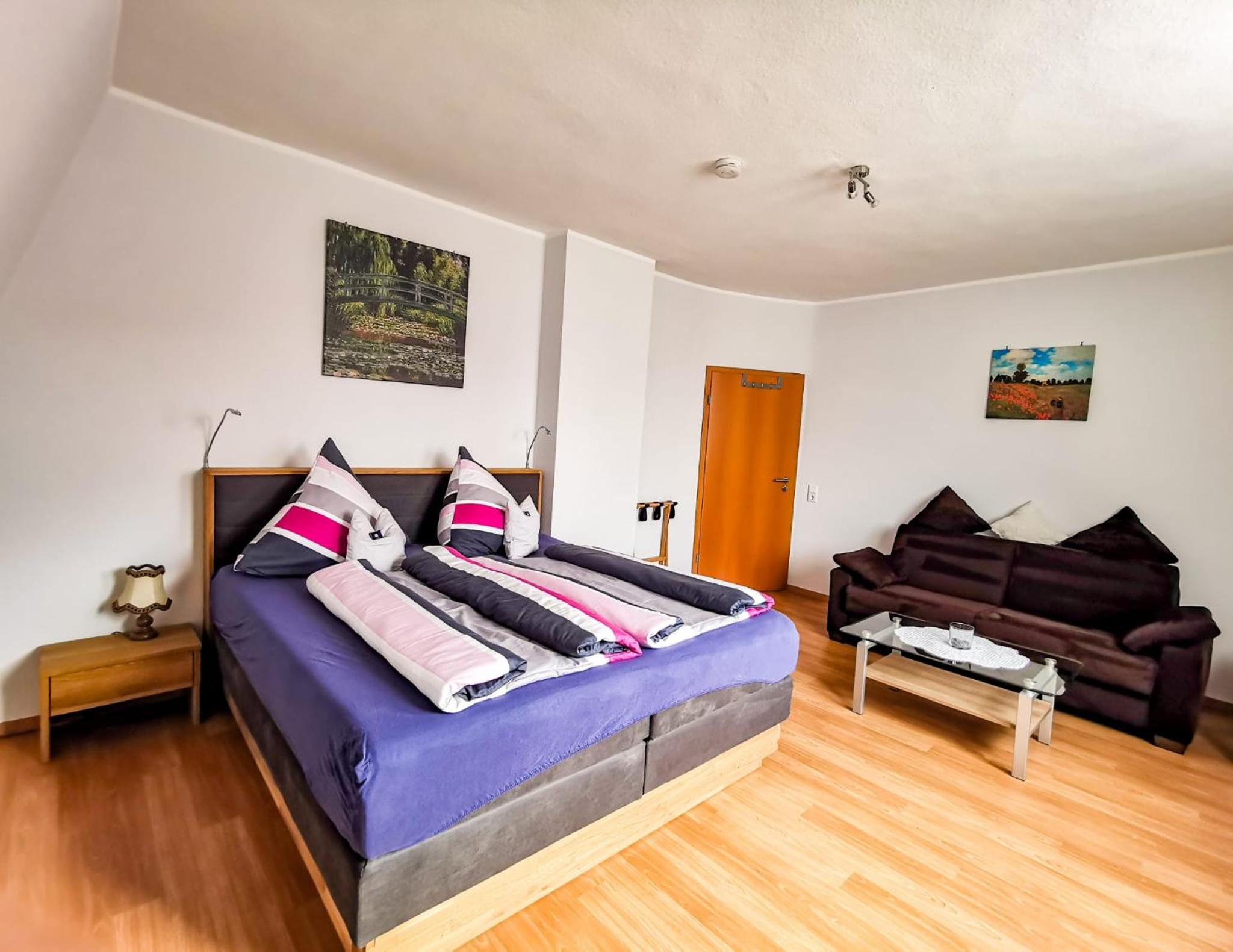 One-Bedroom Apartment - Photo 8