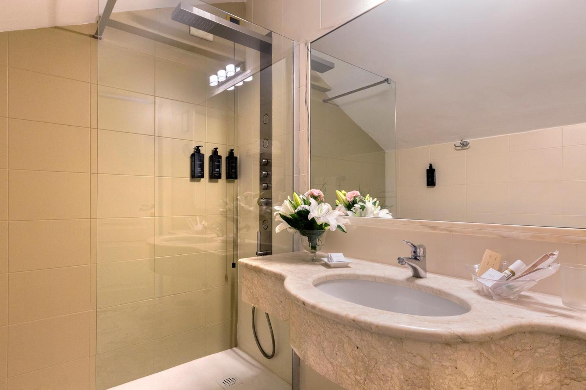Superior Double or Twin Room - Photo 2
