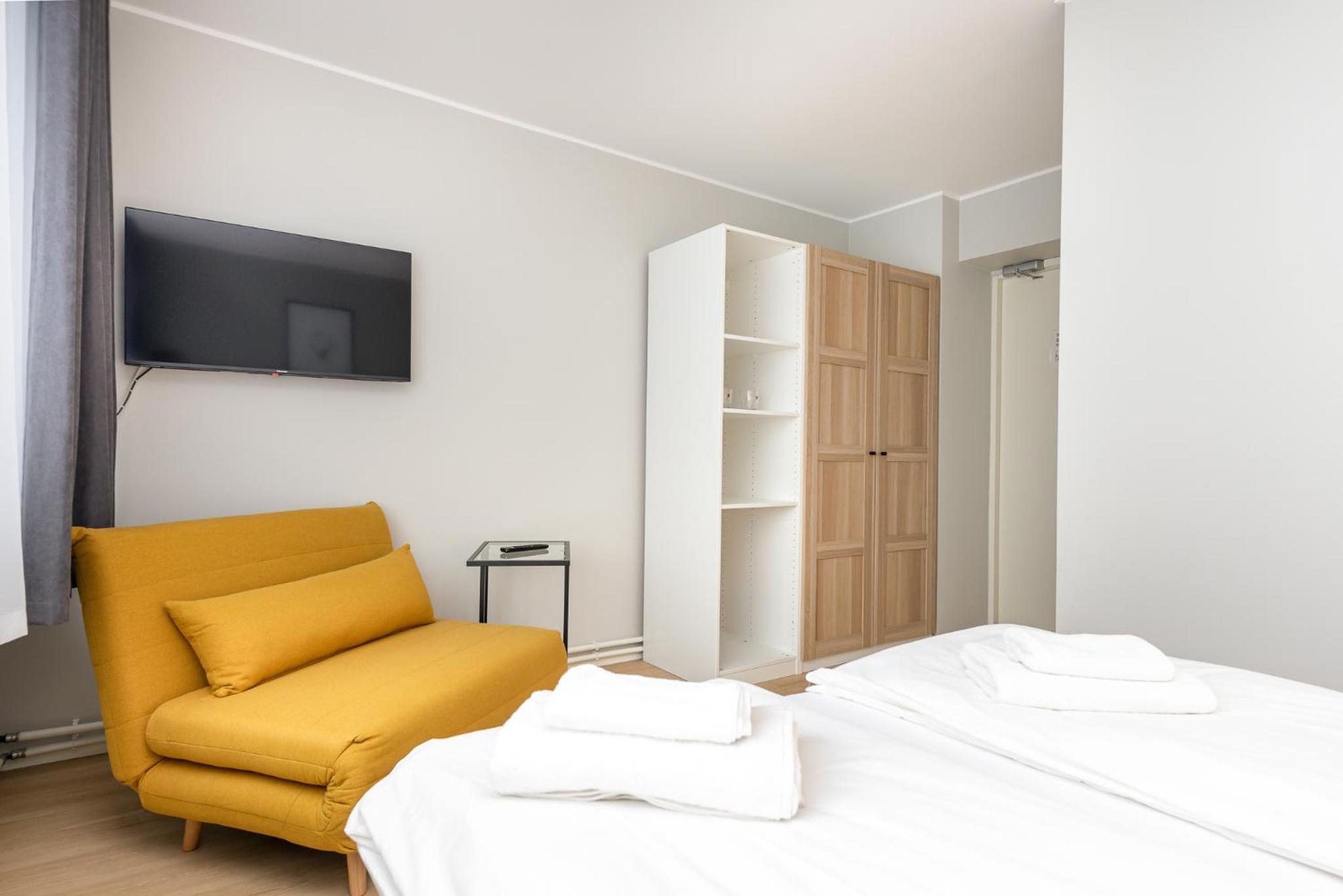 Twin Room with Private Bathroom - Photo 3