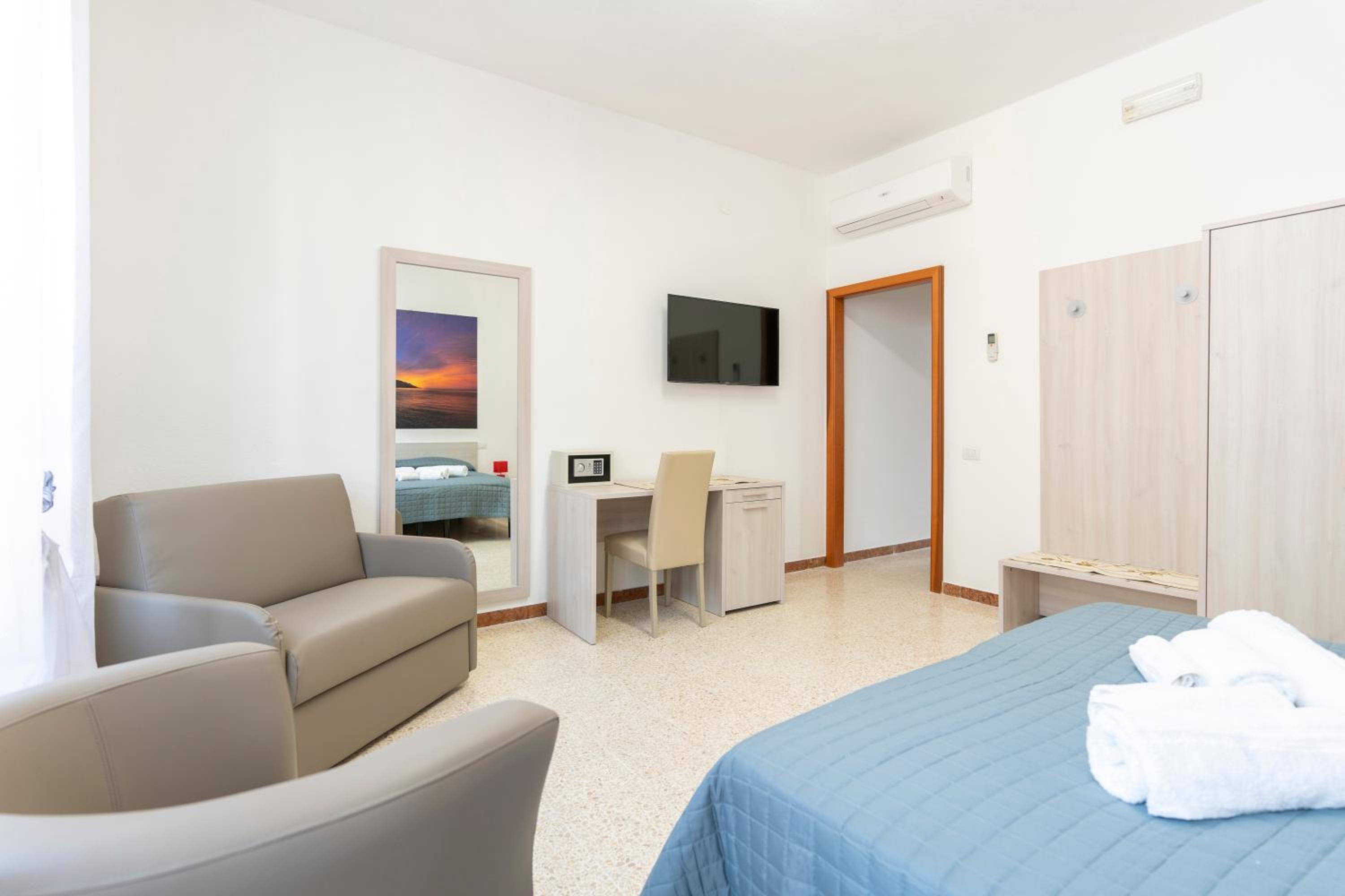 Deluxe Room - Photo 1