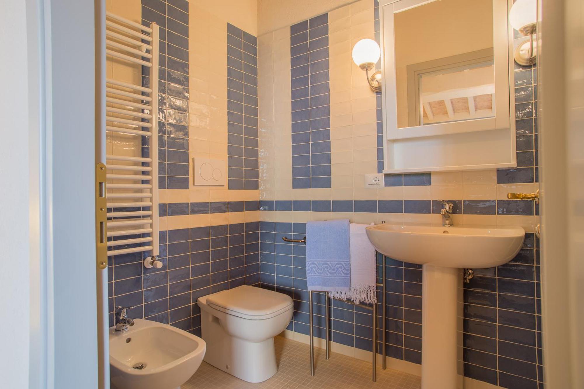Double Room with Private Bathroom - Photo 2