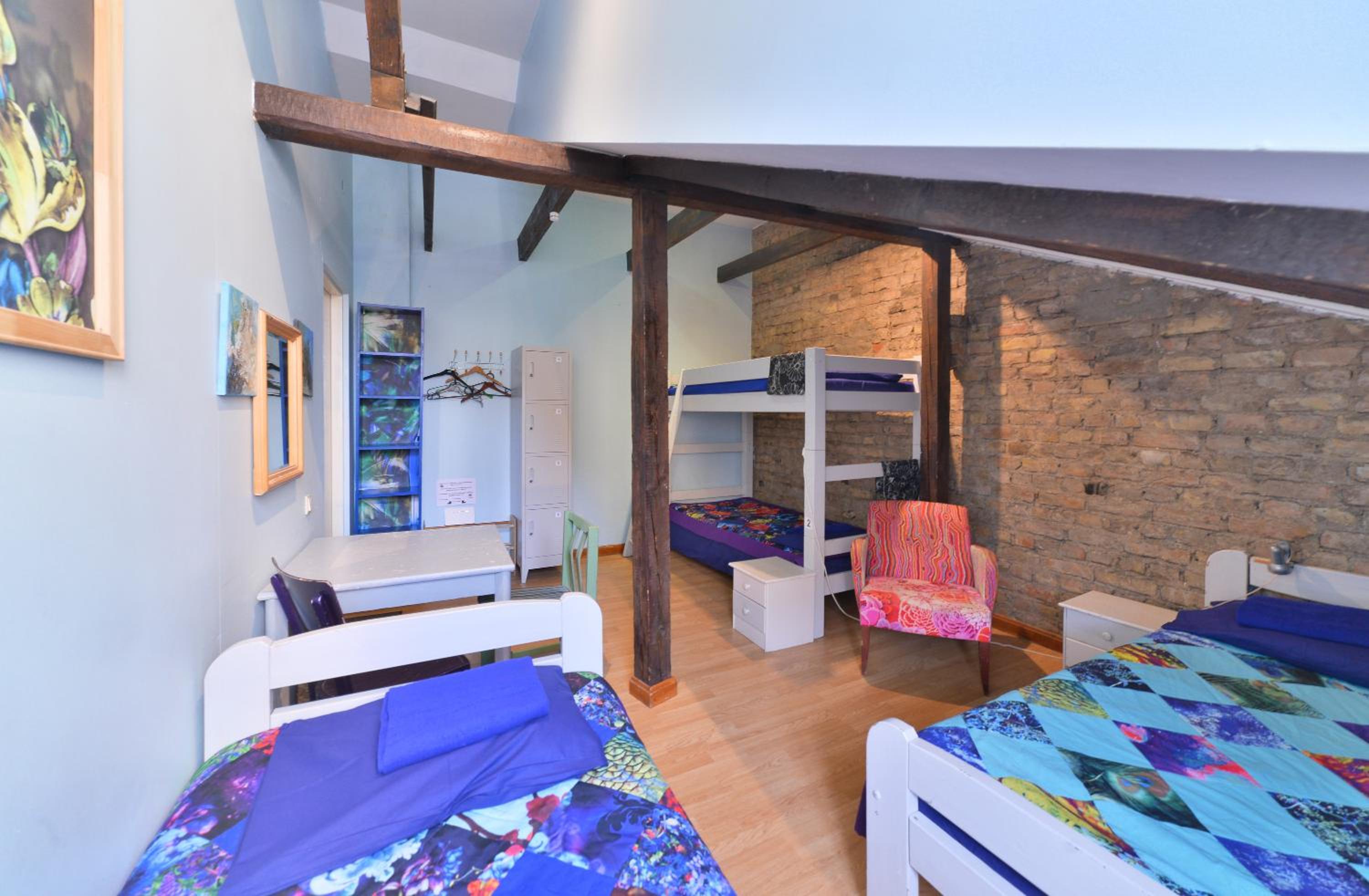 Quadruple Room with Shared Bathroom photo 2