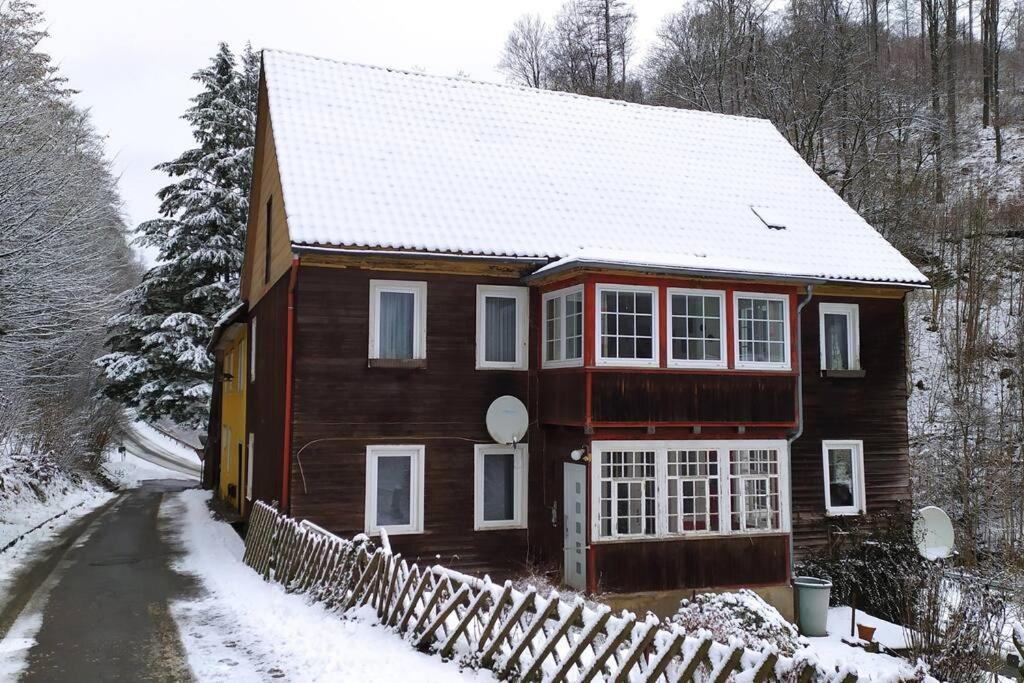 Eight-Bedroom House photo 3