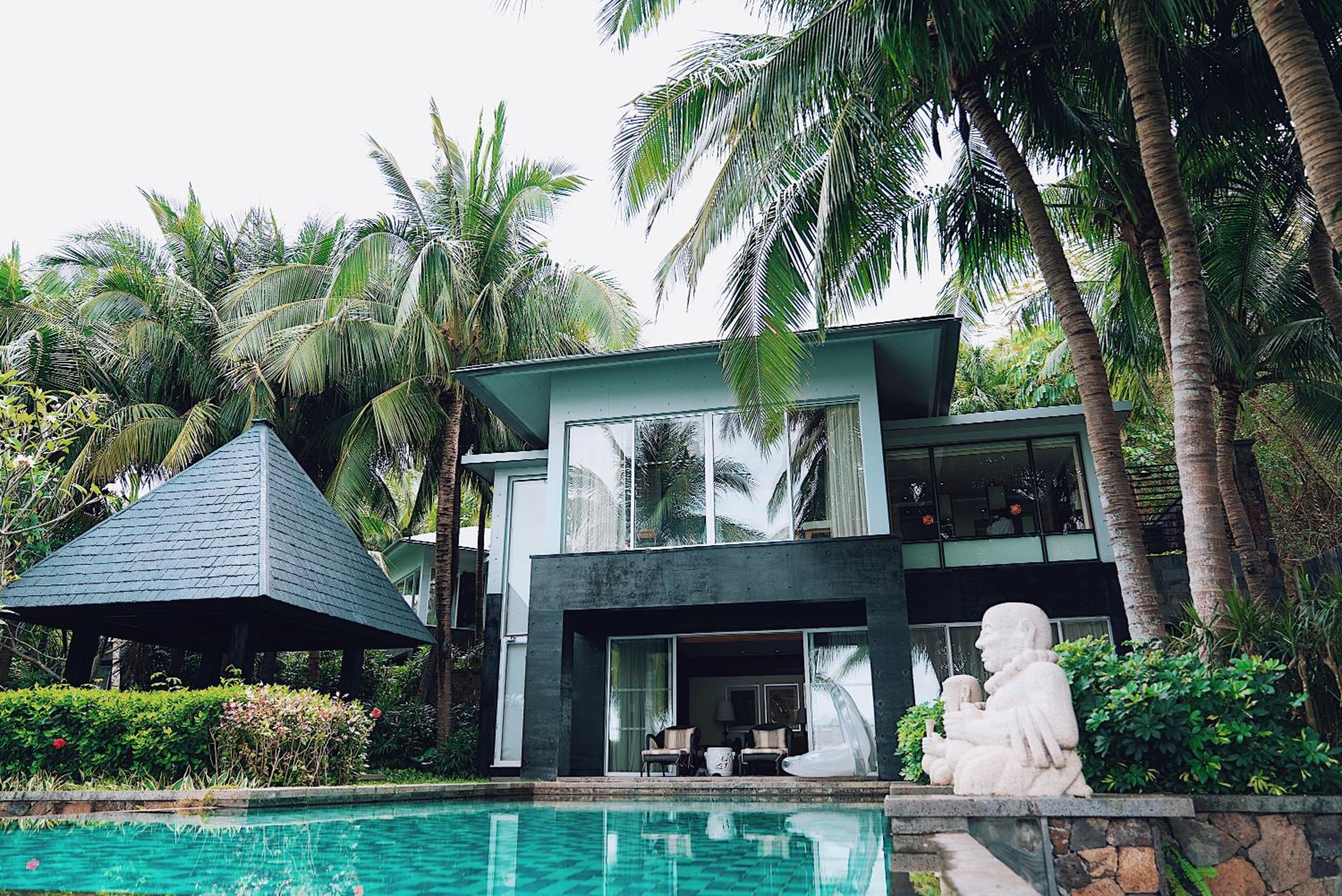 South China Sea  villa( Limos pick-up service from Sanya Phenix Airport+ Daliy afternoon tea+  Welcome bottle of champagne+Daily laundry service for up to 5 pieces+ butler service Late check-out until 2pm subject to availability Special welcome amenity)  - Photo 10
