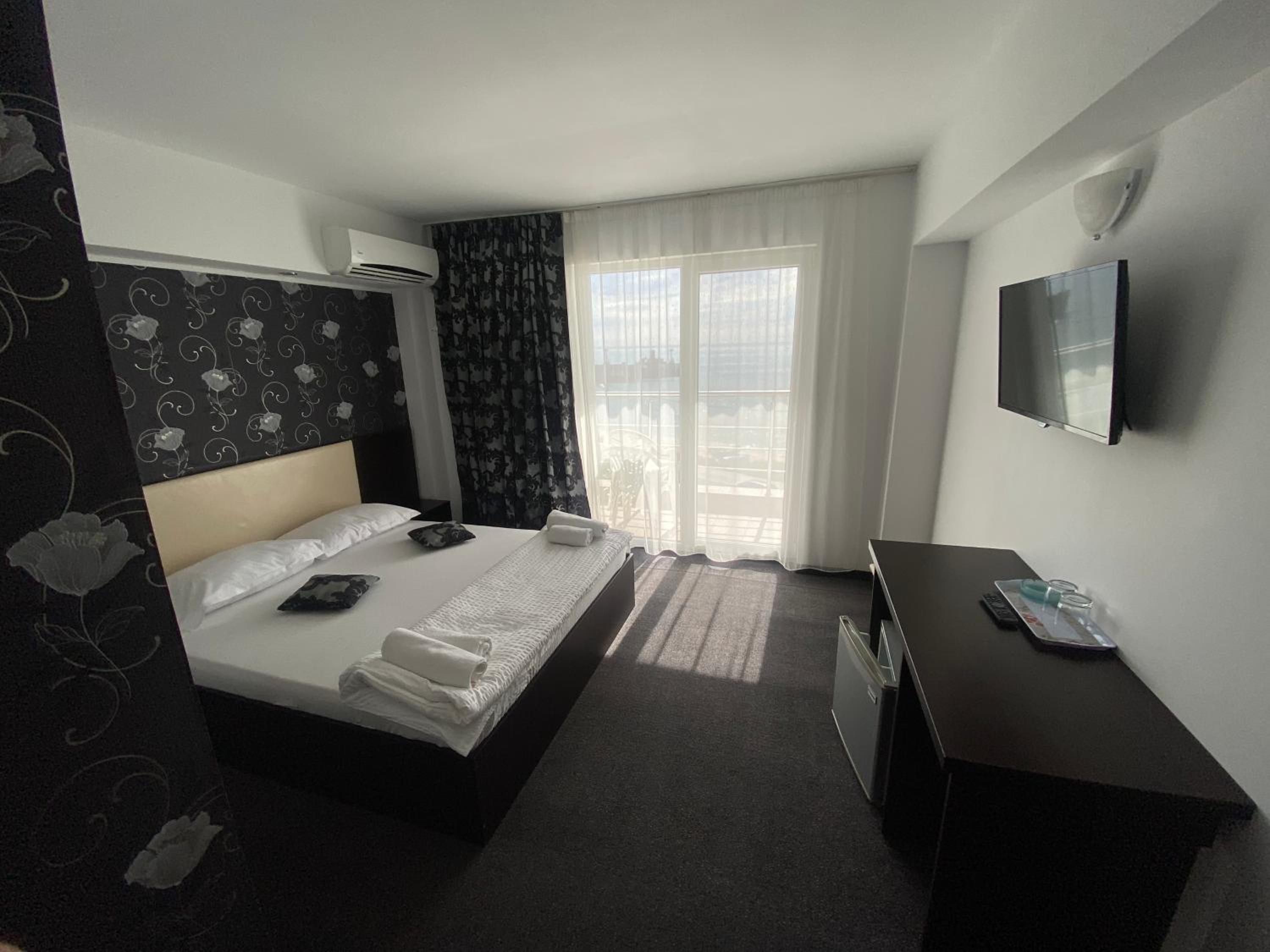 Double Room with Sea View - Photo 4