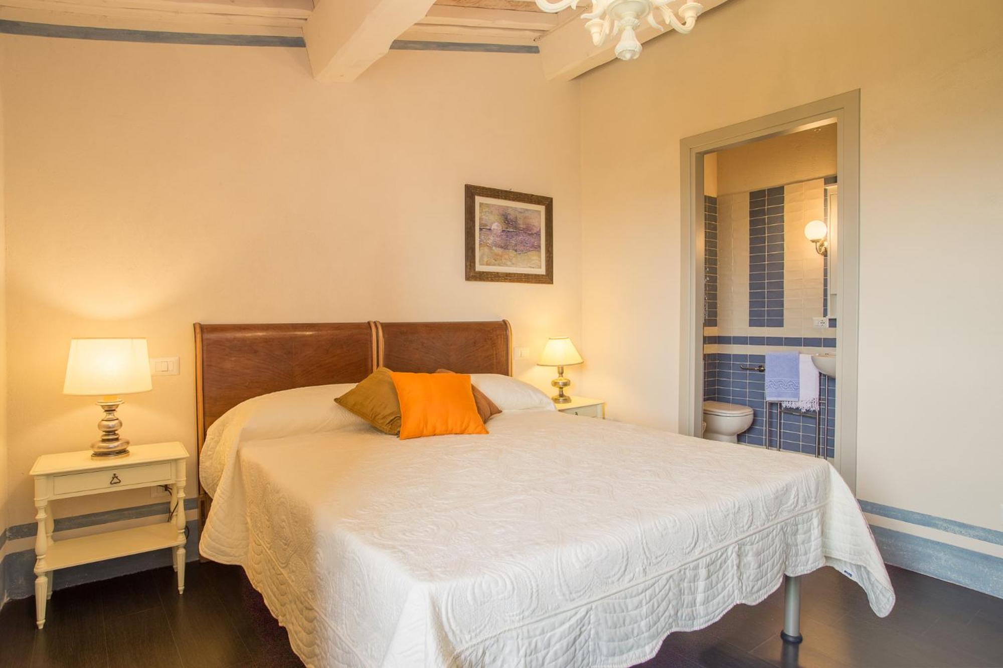 Double Room with Private Bathroom - Photo 1
