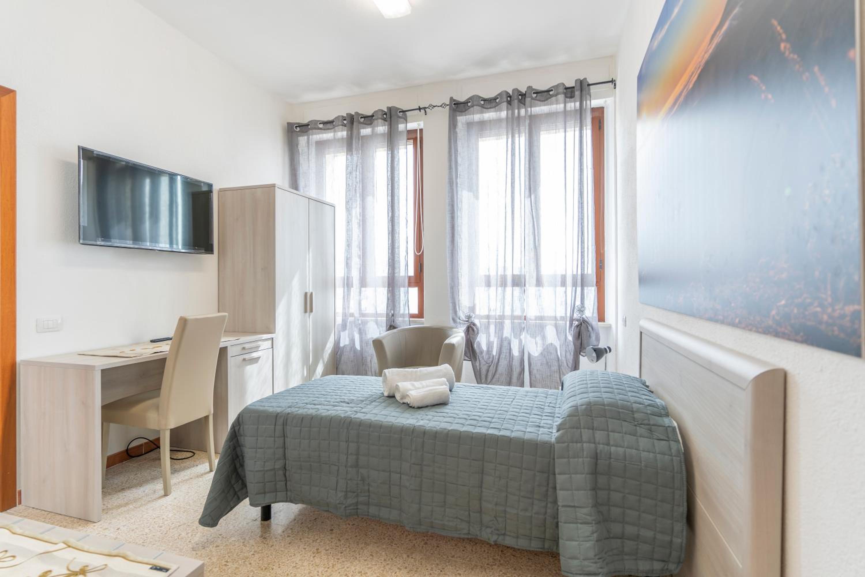 Standard Double Room - Photo 2