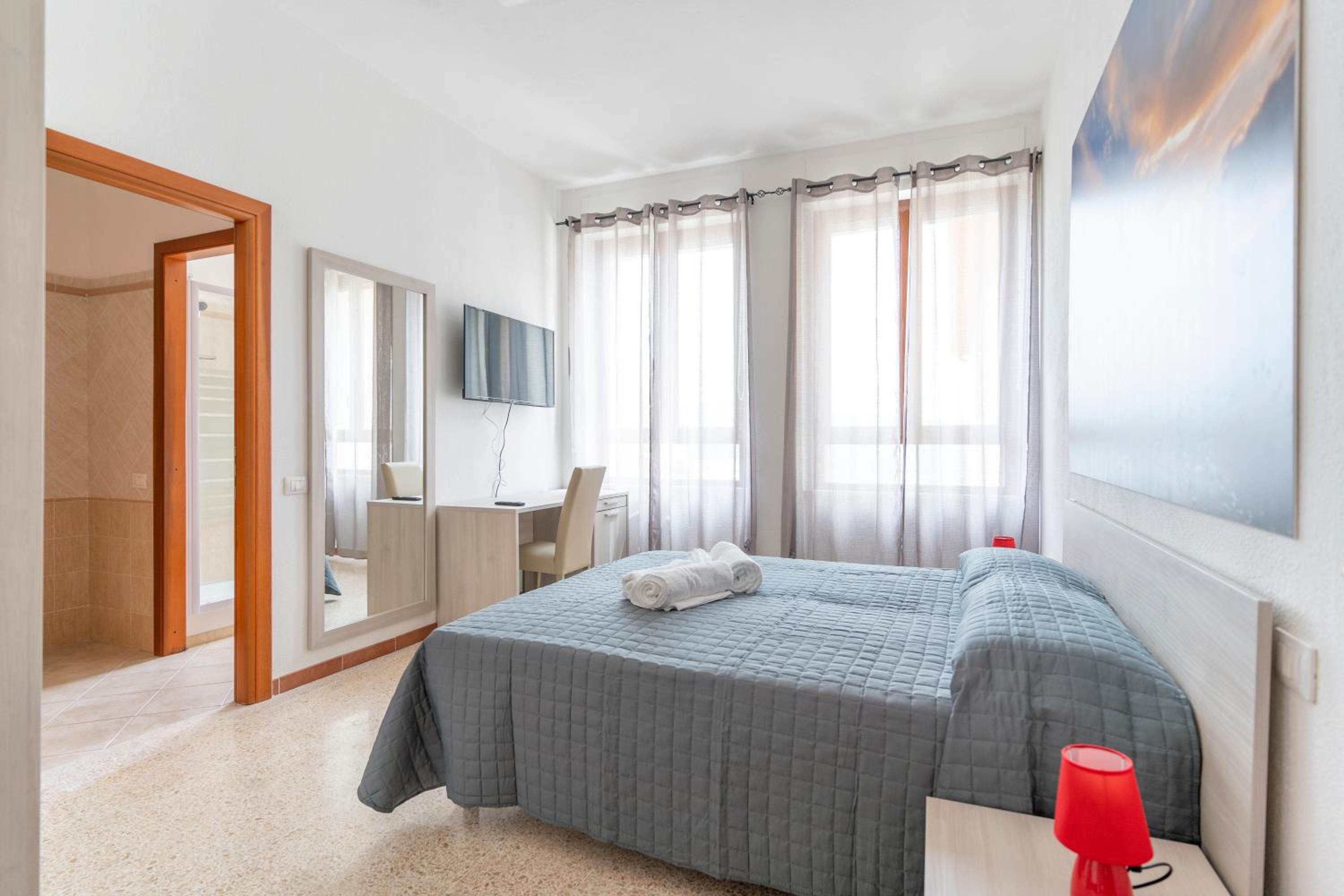 Large Double Room photo 1