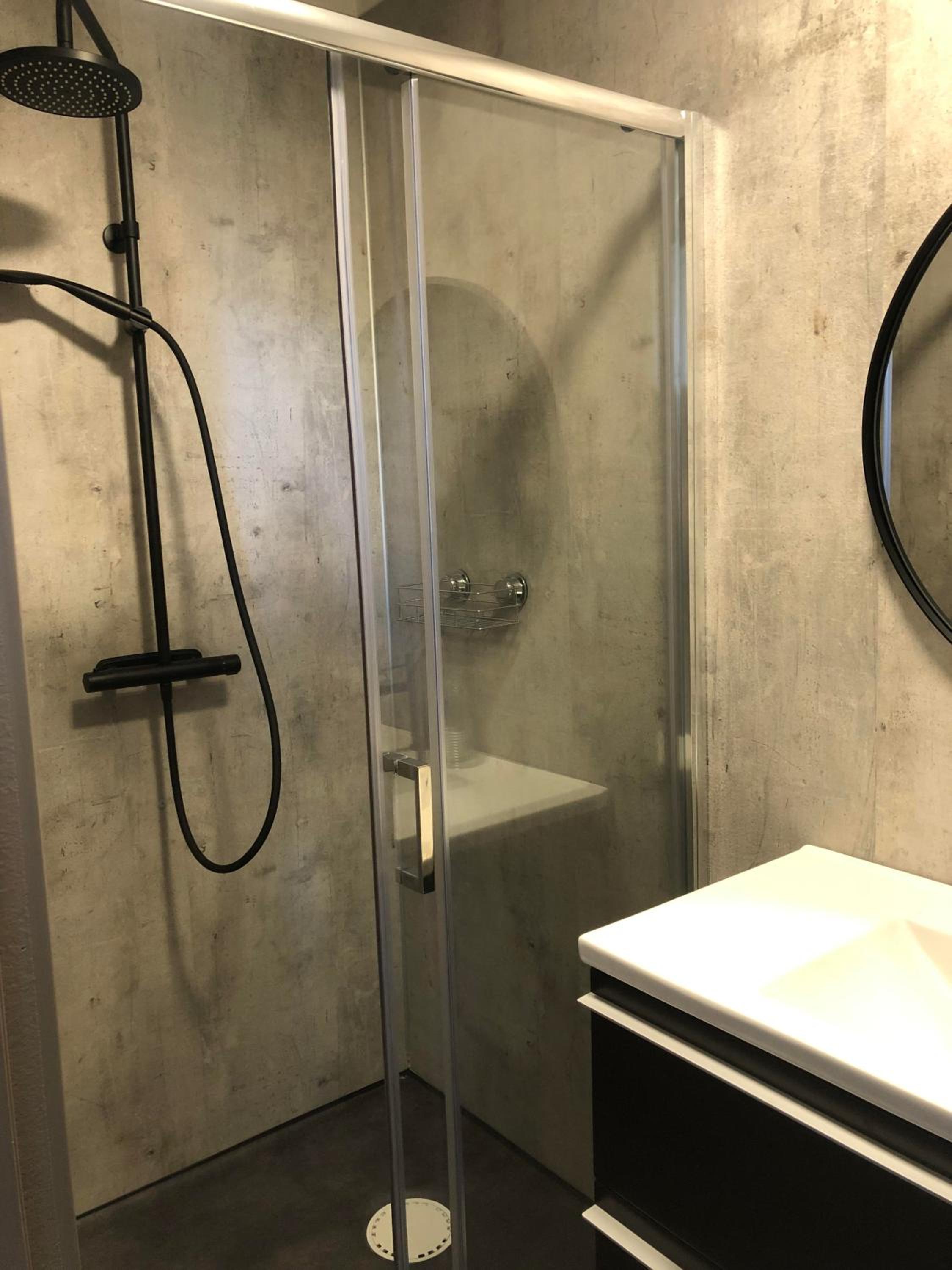 Family Room with Private Bathroom photo 2