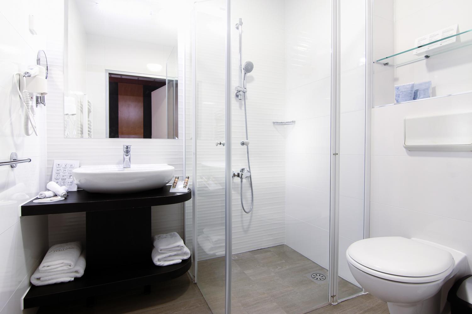 Deluxe Double Room with Balcony and Park View - Photo 6