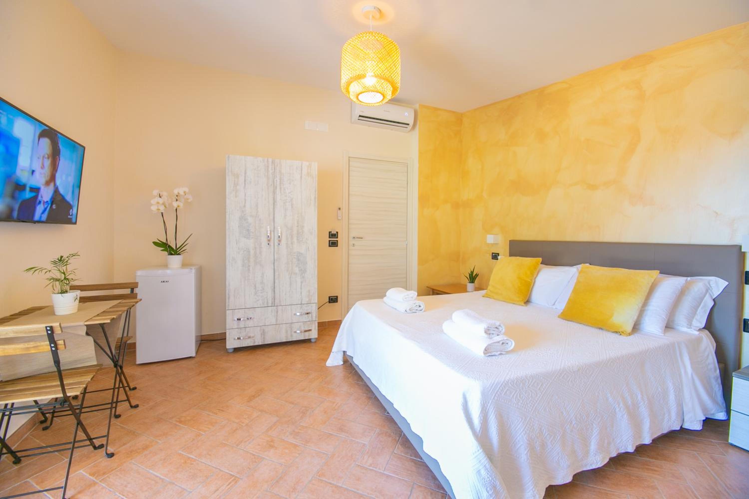 Deluxe Double Room with Balcony and Sea View