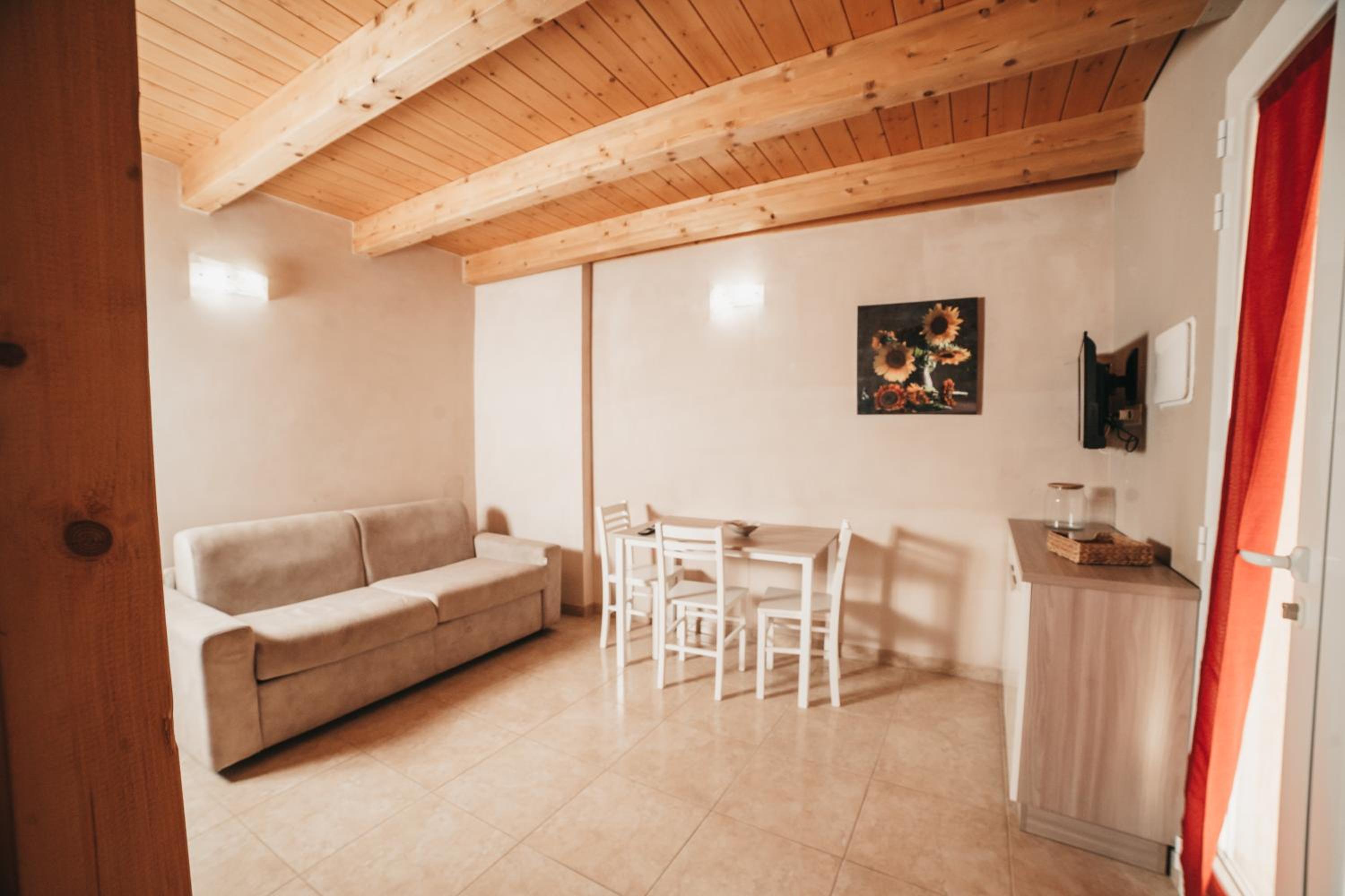 Deluxe Room (2 Adults + 1 Child) photo 1