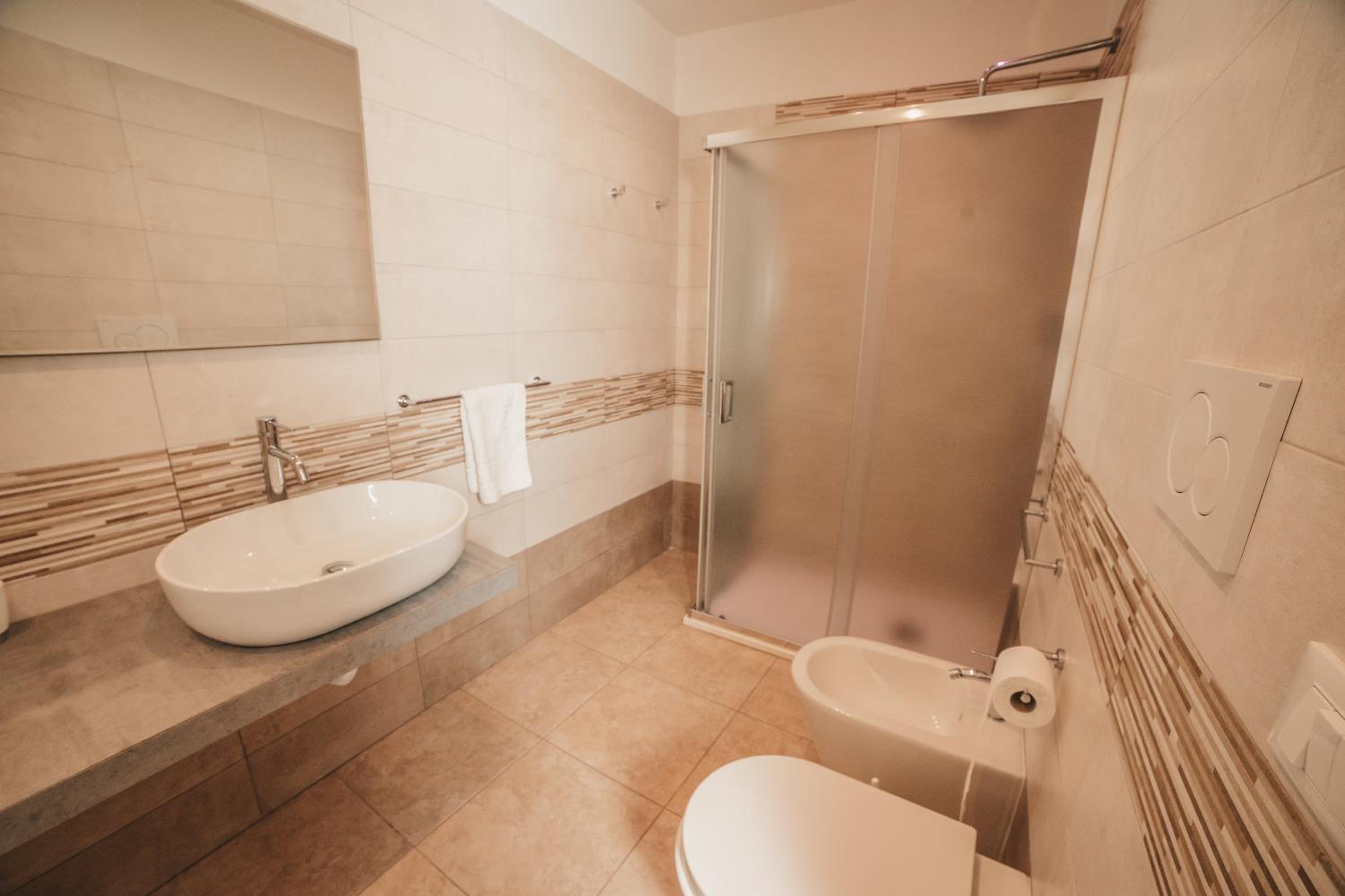 Deluxe Room (2 Adults + 1 Child) photo 3