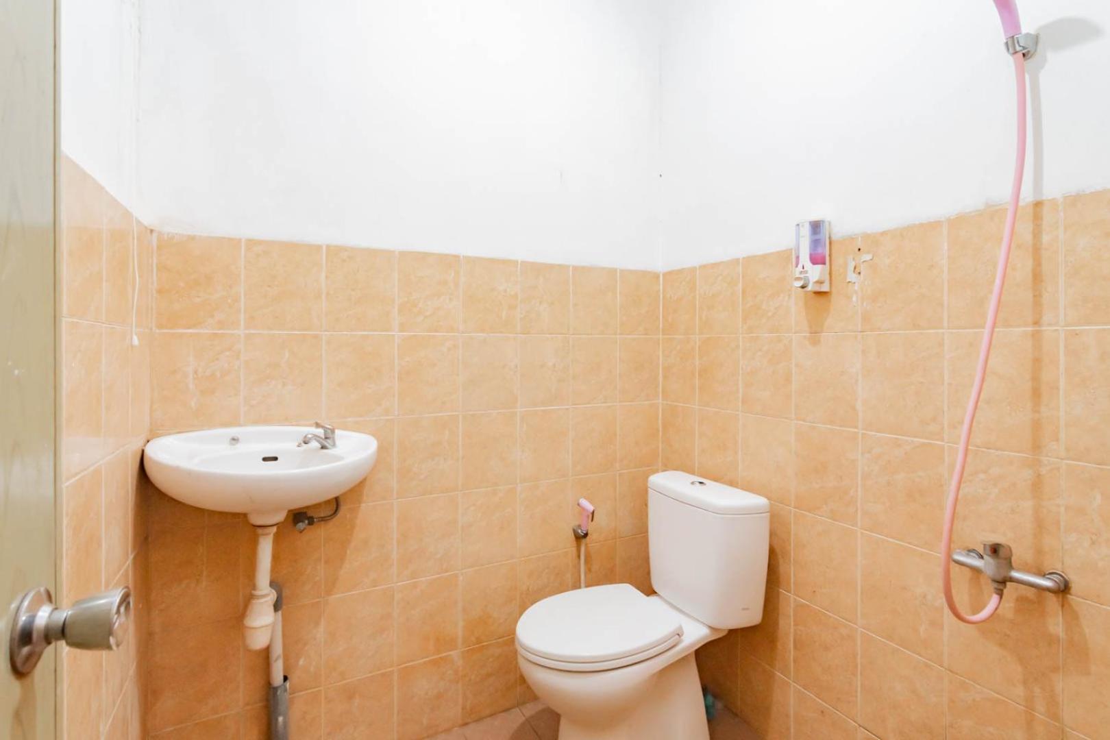 Standard Double Room - Photo 12