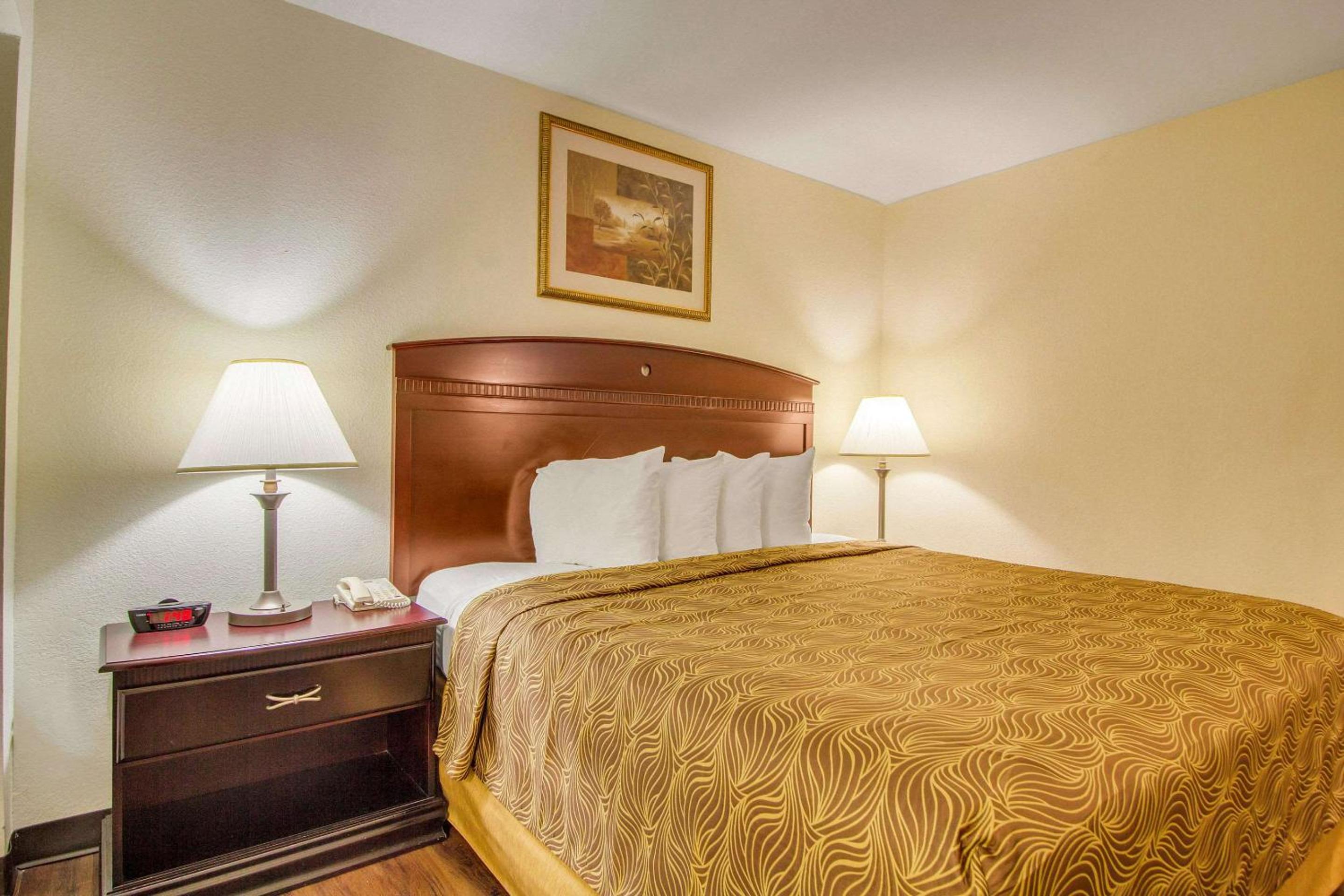 King Suite - Accessible/Non-Smoking - Photo 1