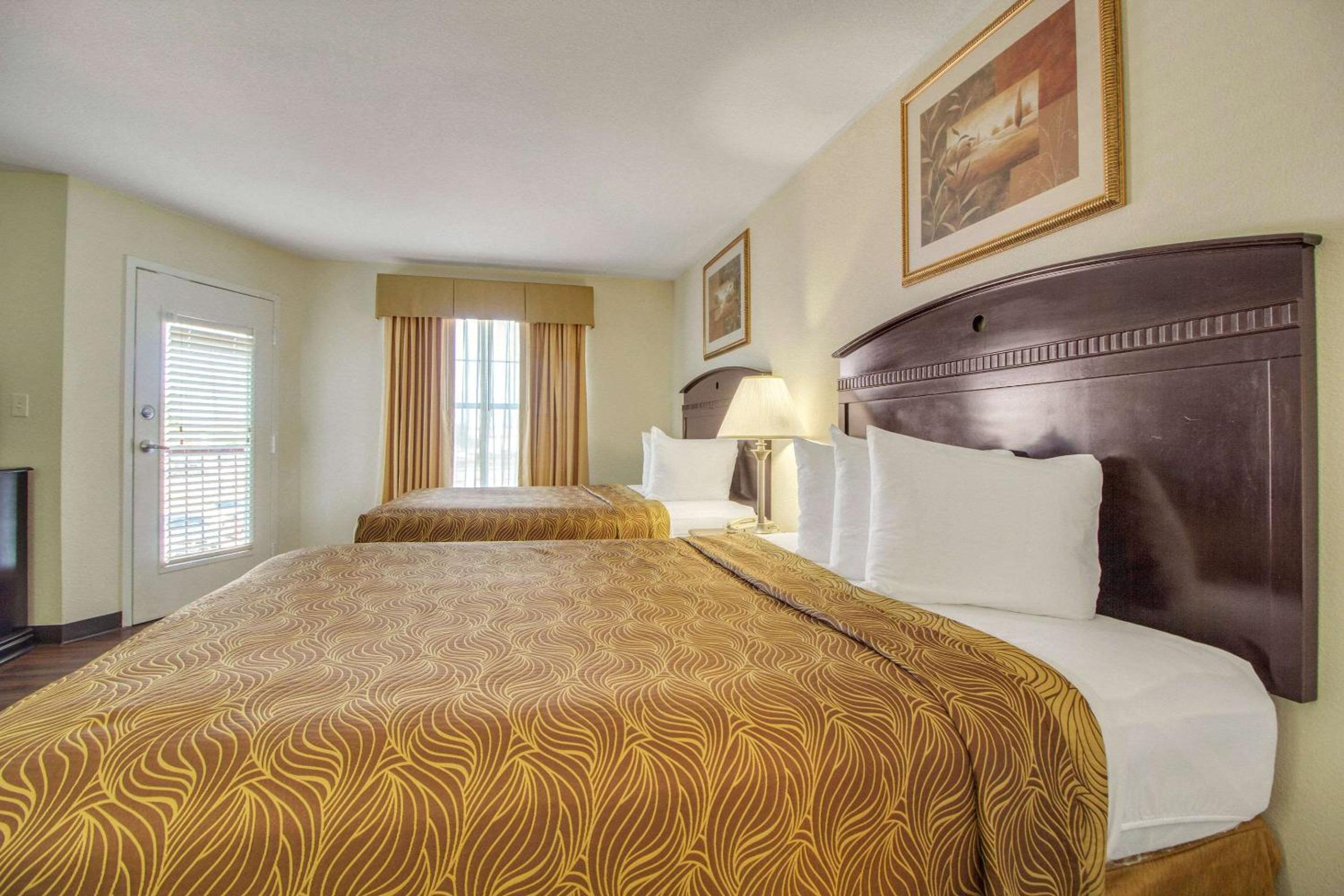 Queen Suite with Two Queen Beds - Non Smoking