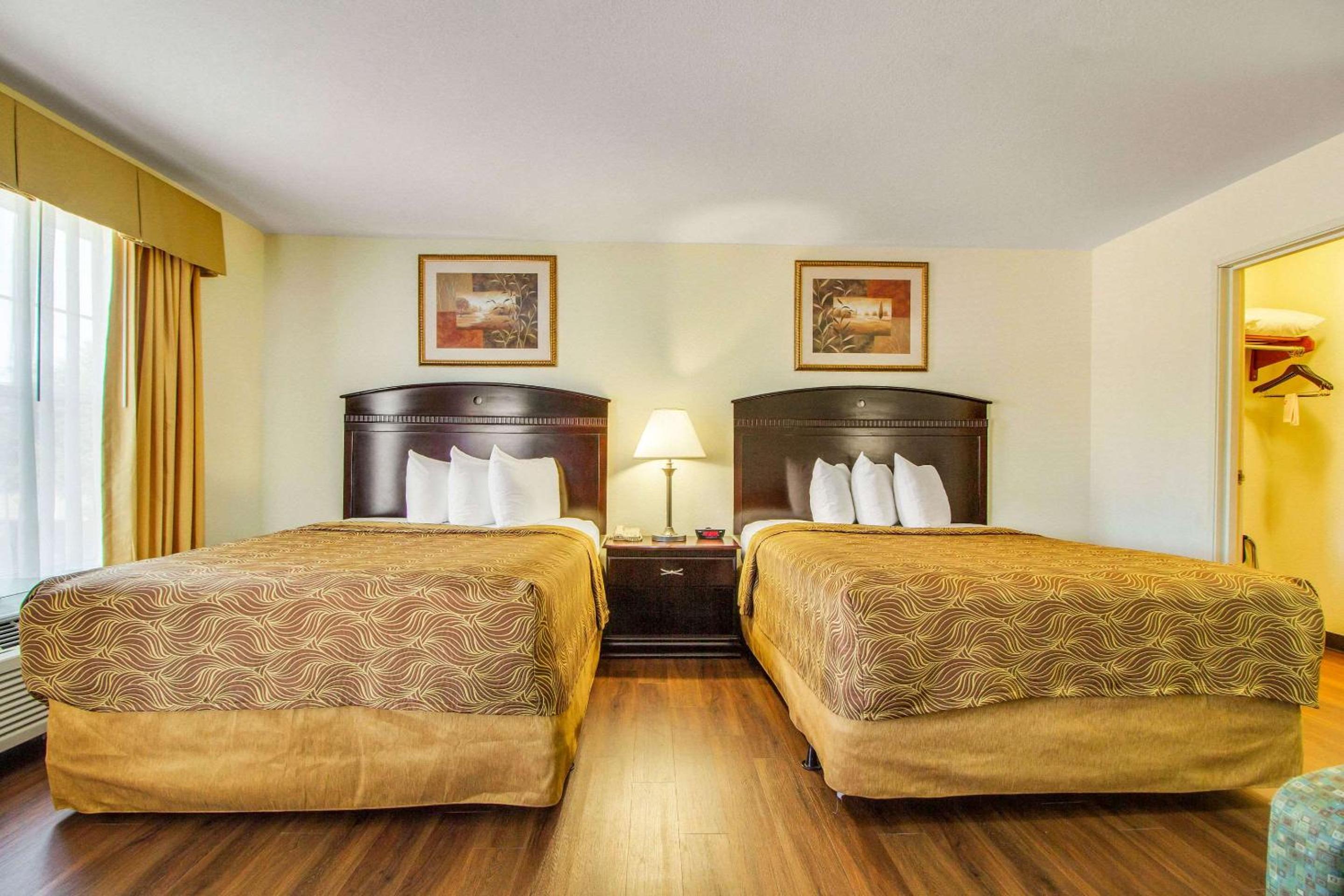 Queen Suite with Two Queen Beds - Accessible/Non-Smoking - Photo 3