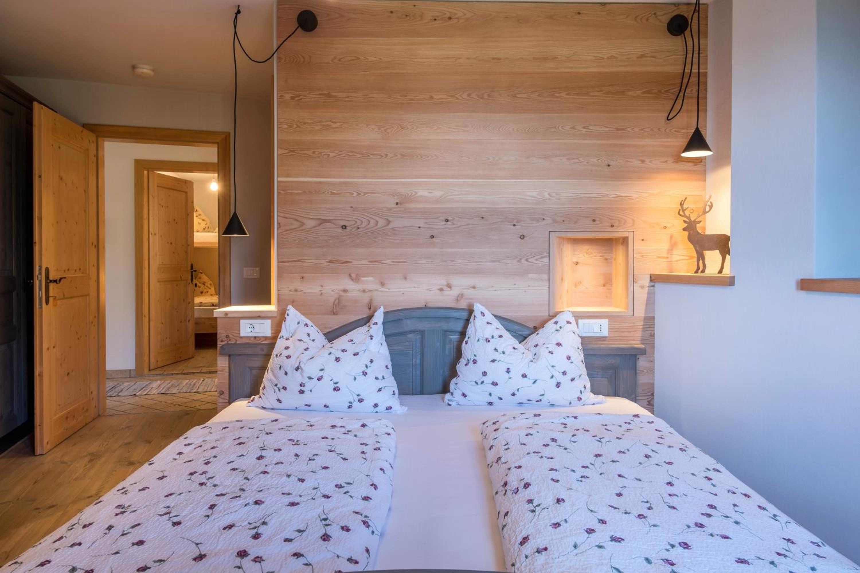 Three-Bedroom House - Photo 9