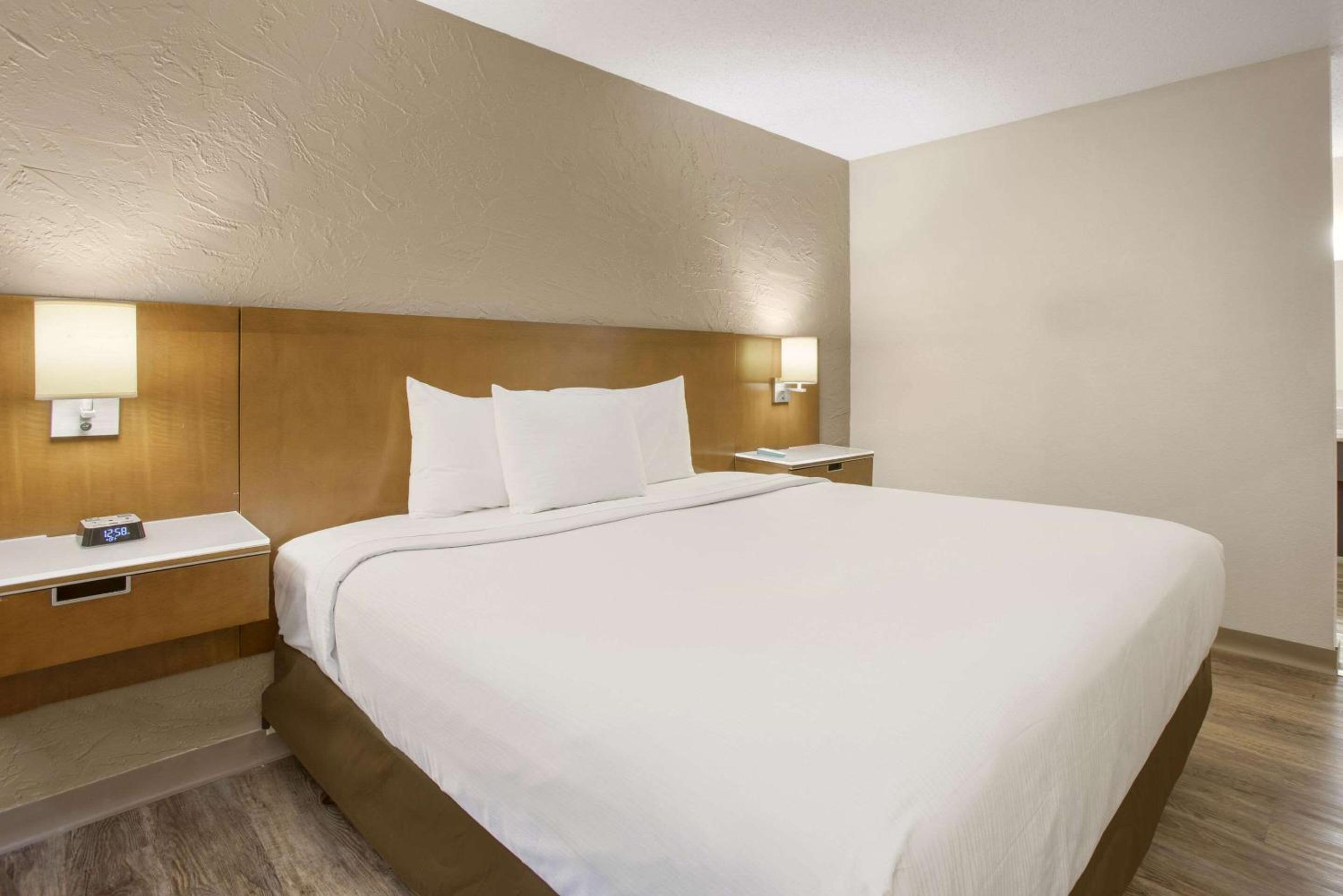 Standard King Room - Non-Smoking  photo 1