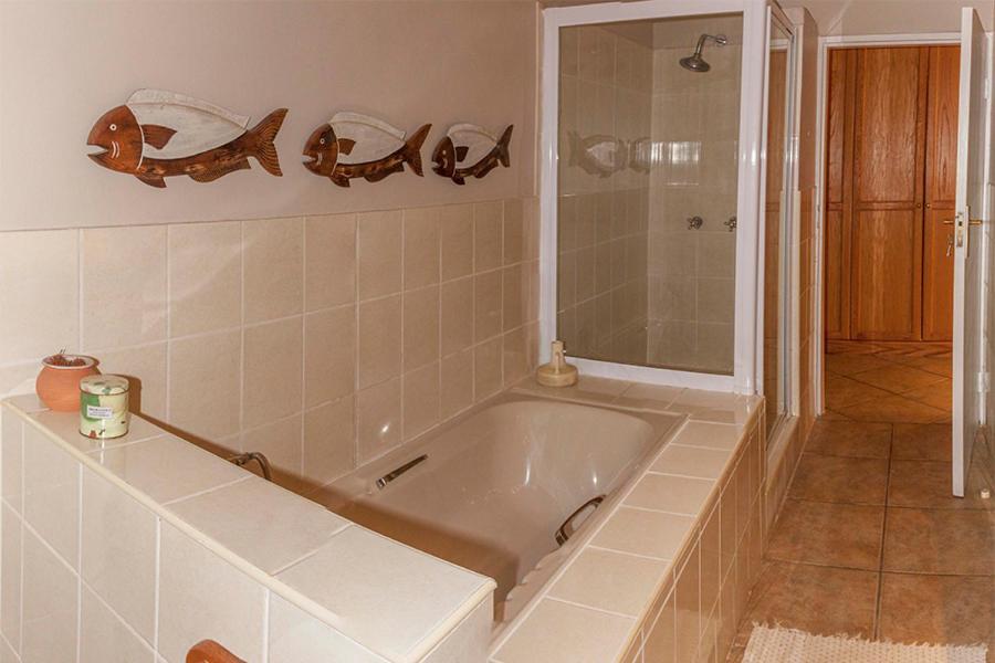 Family Room with Bathroom photo 2