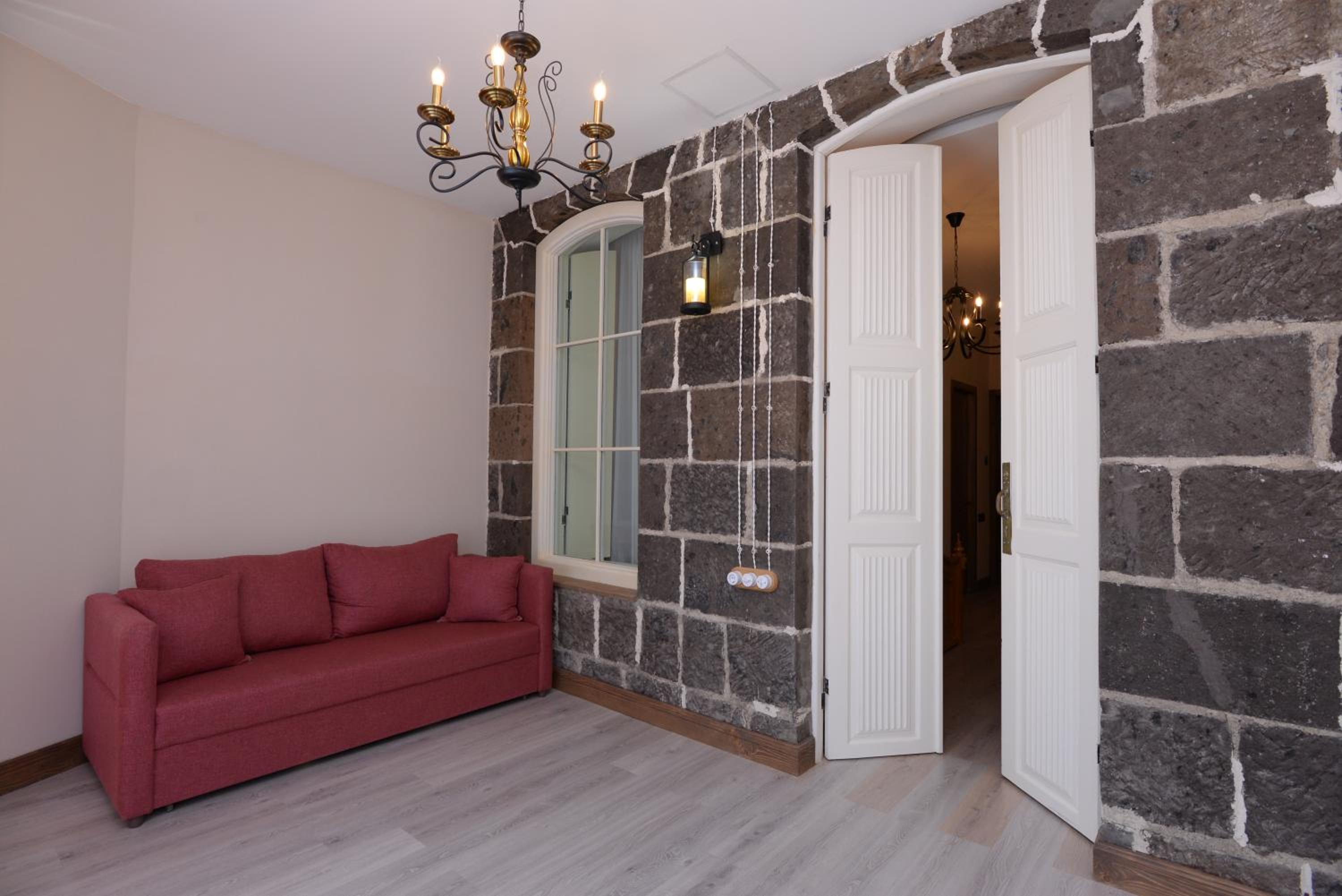 Deluxe Family Room photo 3