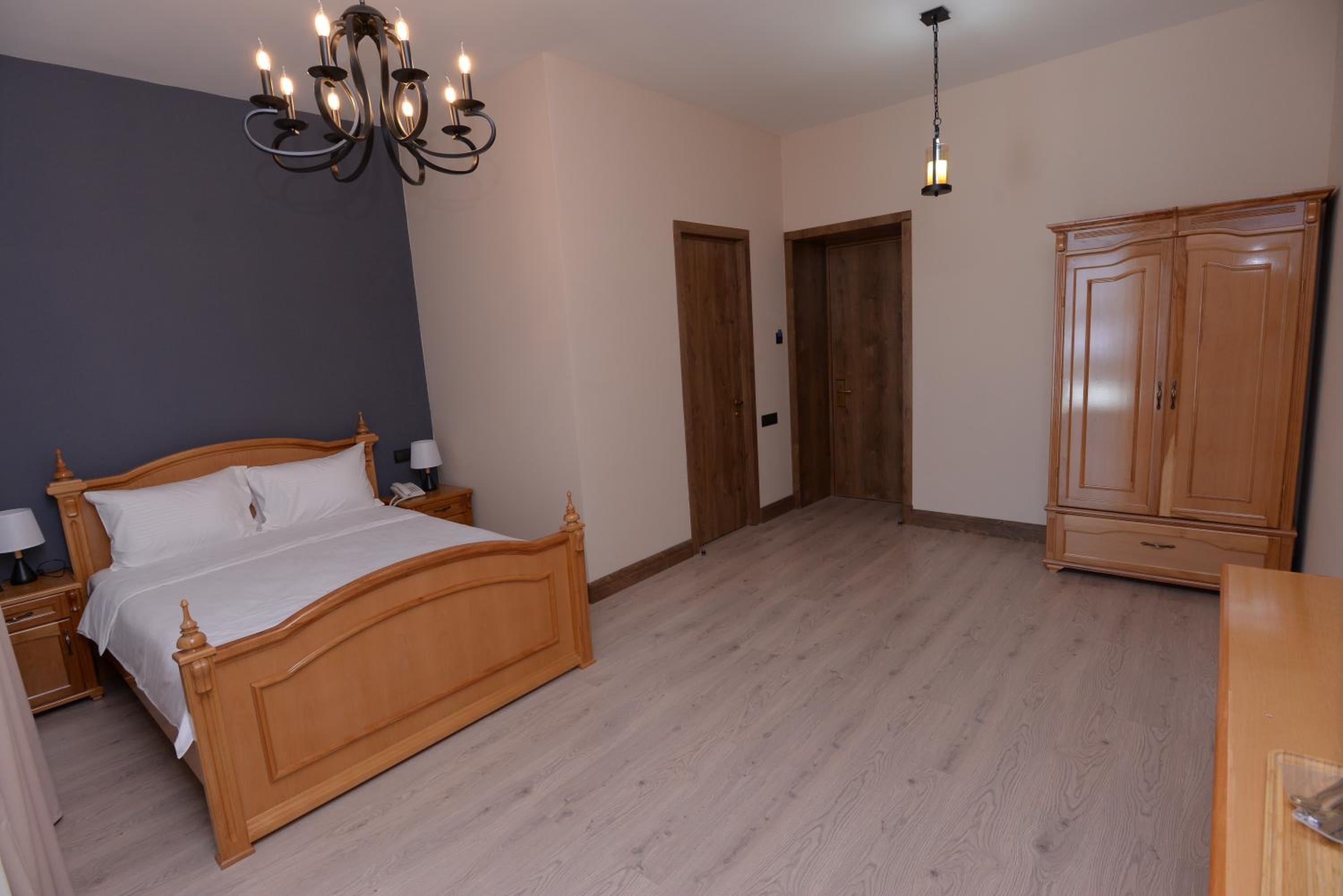 Deluxe Family Room photo 1