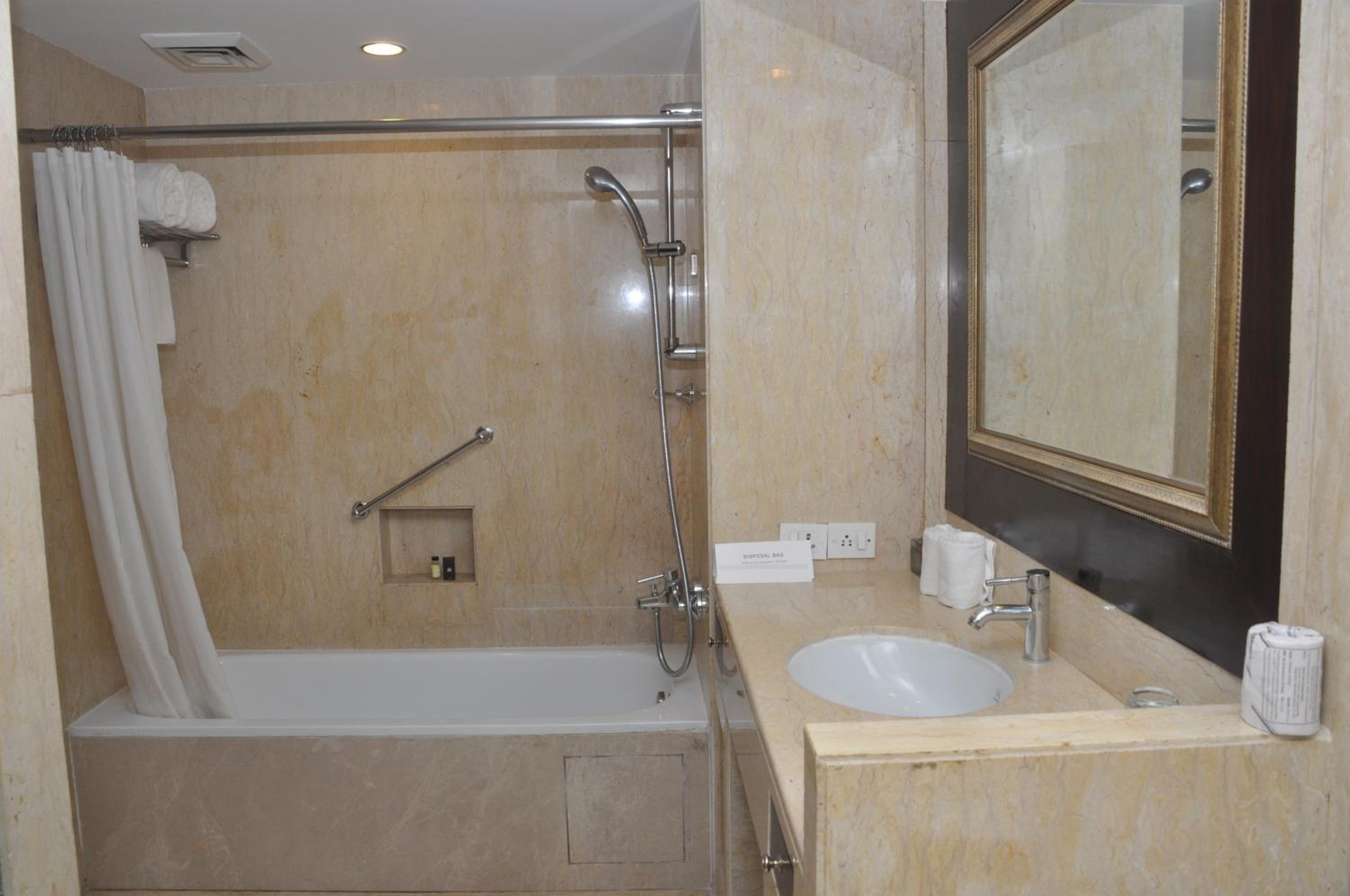 Deluxe Suite Room - Photo 2