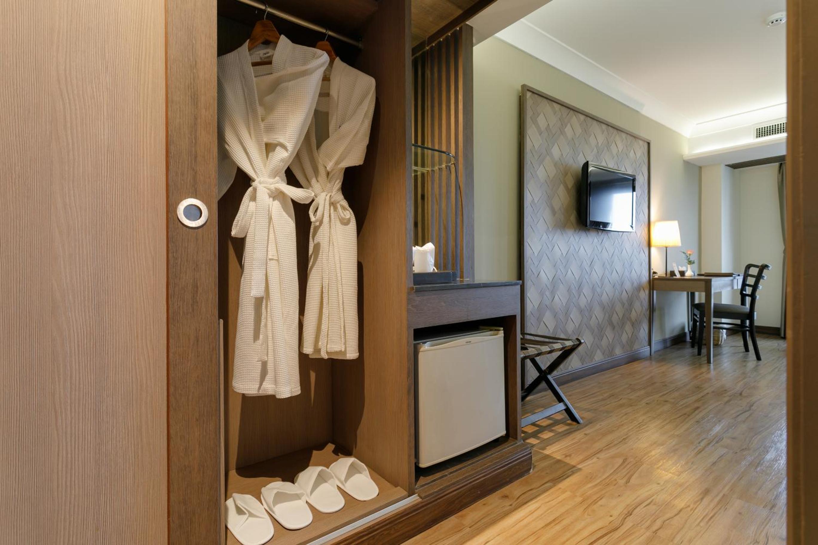 Superior King Room - Photo 6