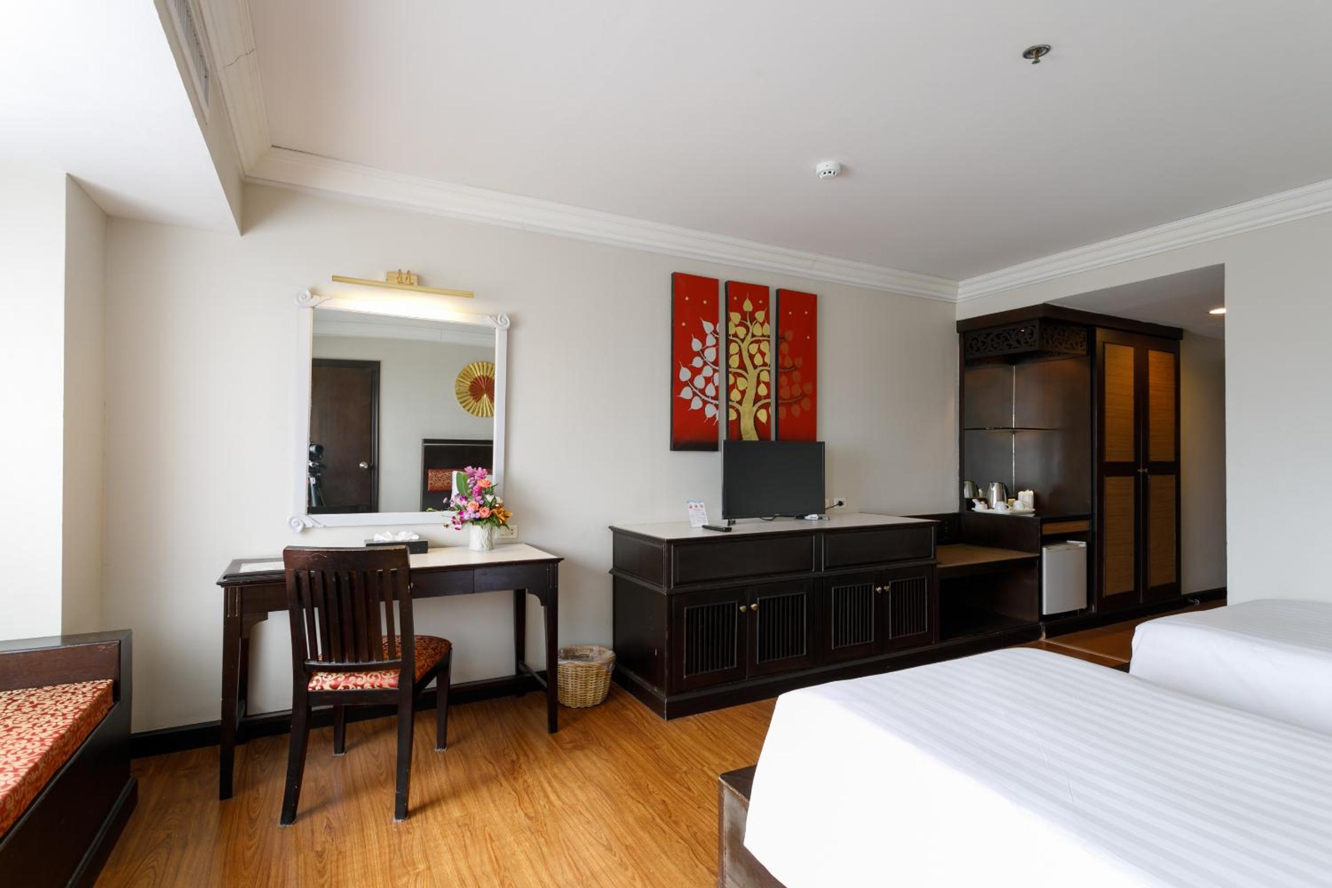 Deluxe King Room - Photo 3