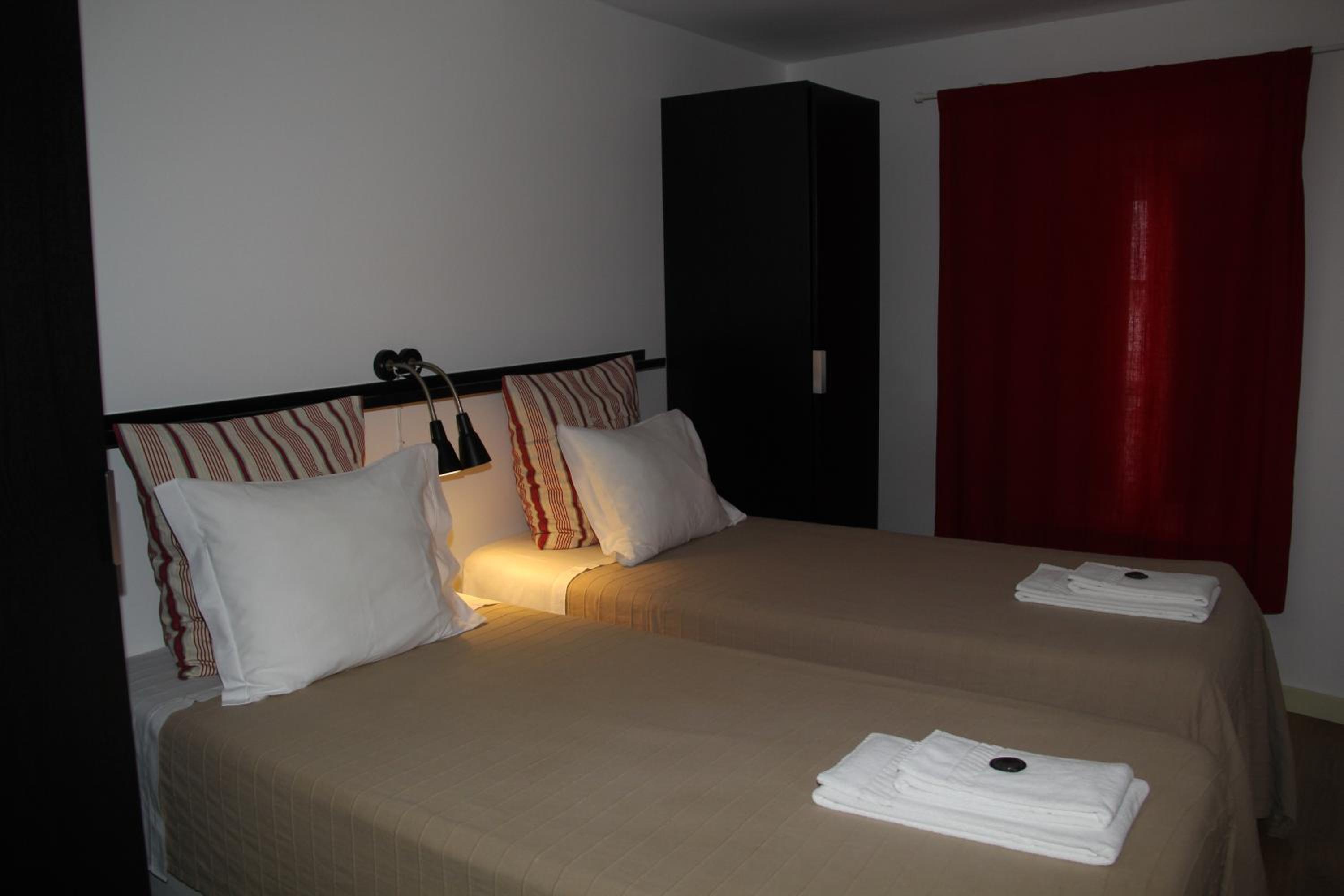 Twin Room - Photo 10