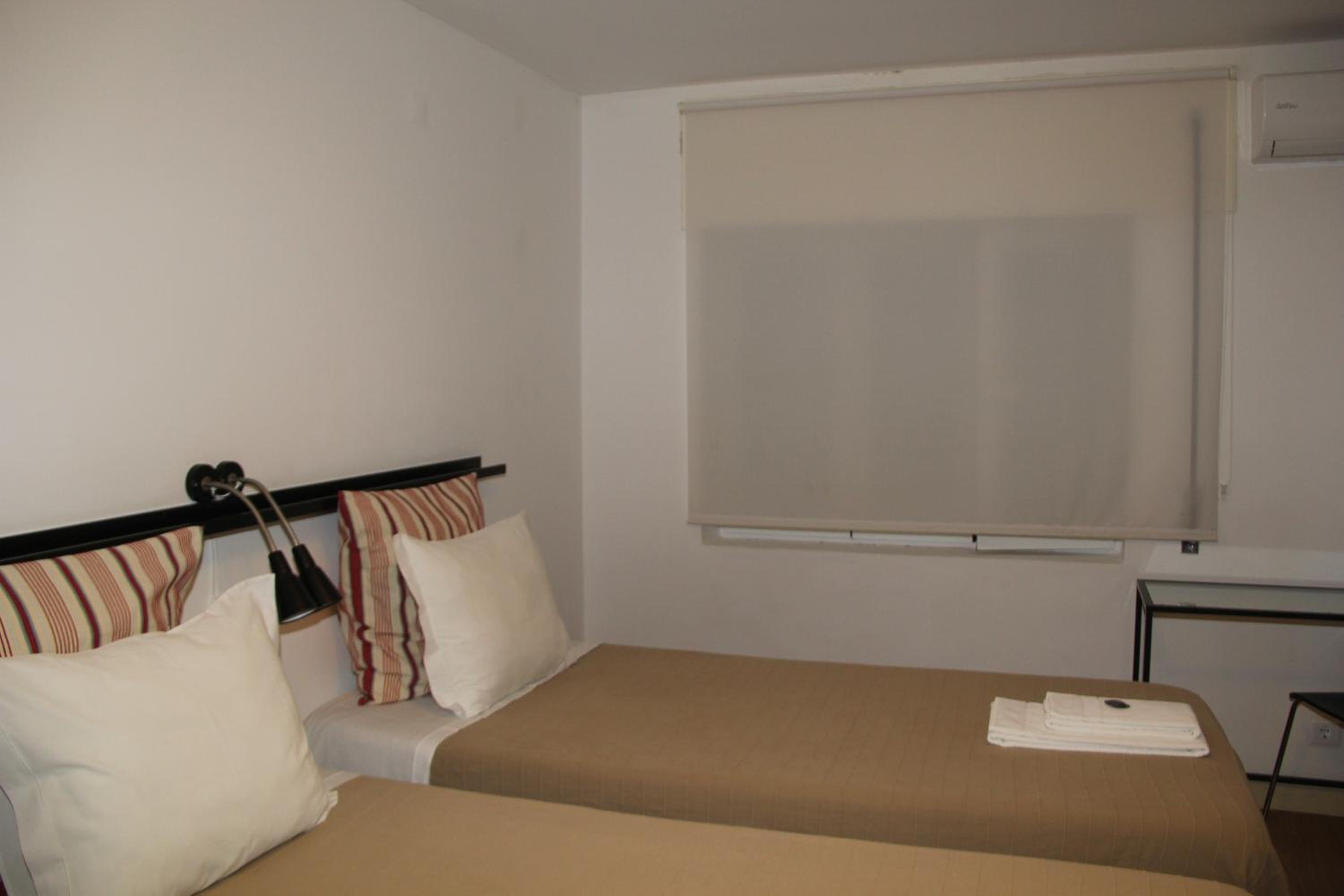 Twin Room - Photo 9