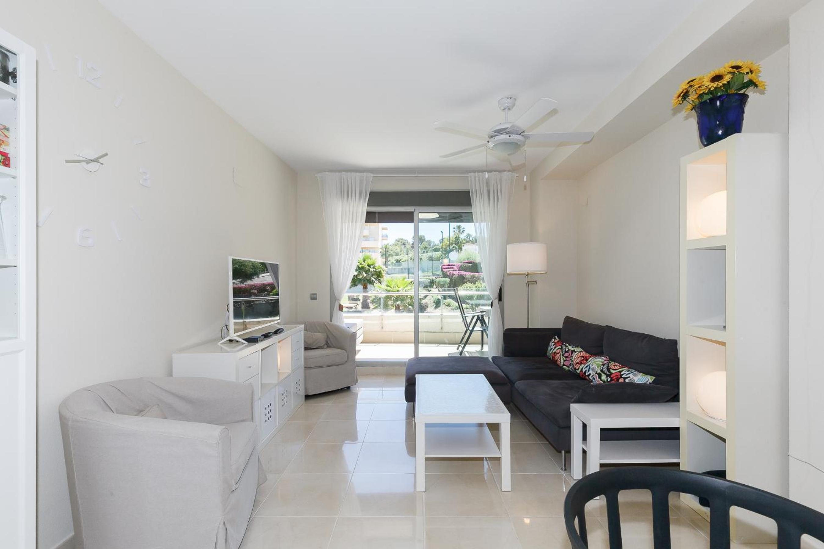Apartamento Familiar con Vista al Jardín