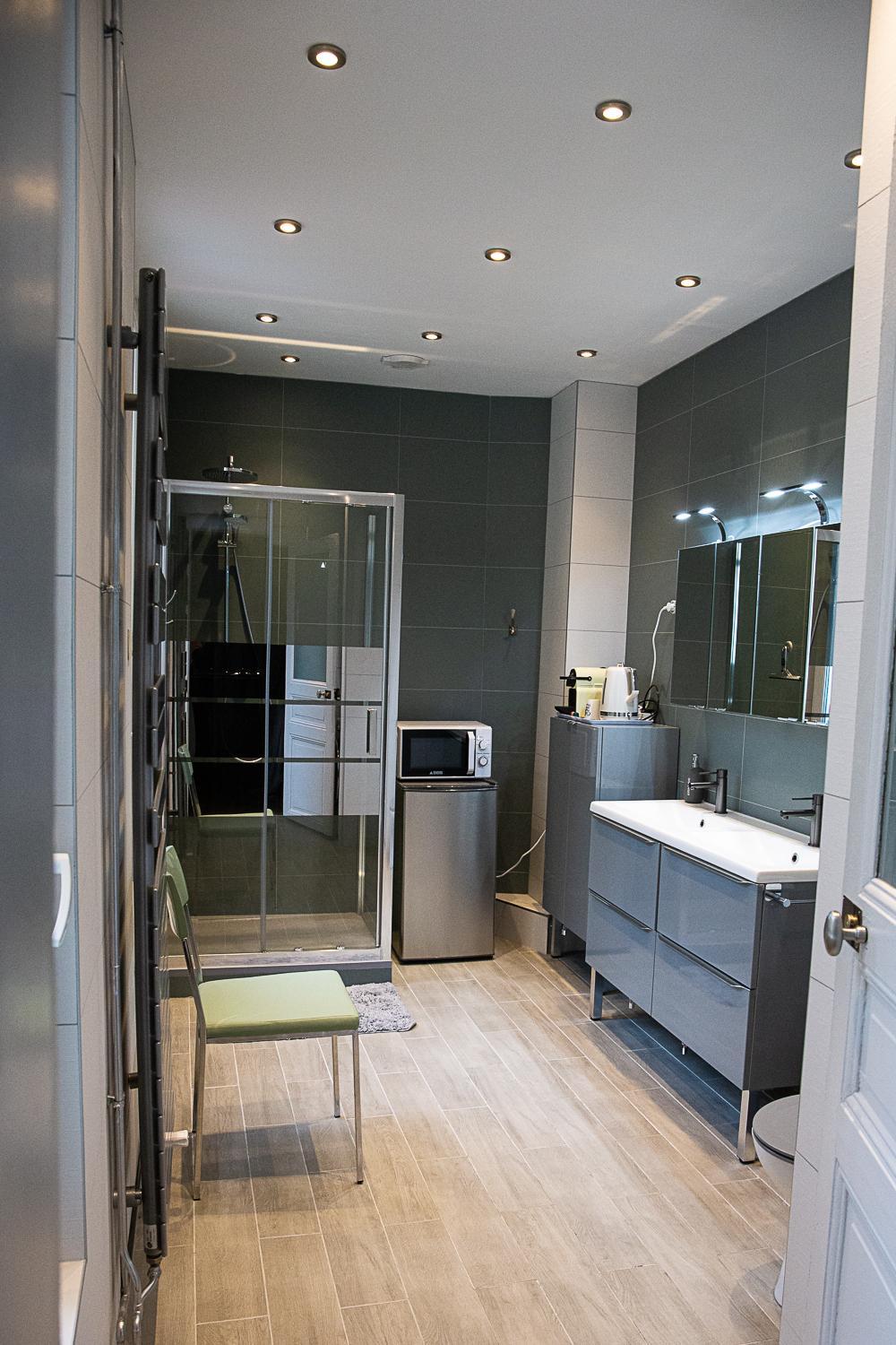 Double Room with Private External Bathroom - Photo 13