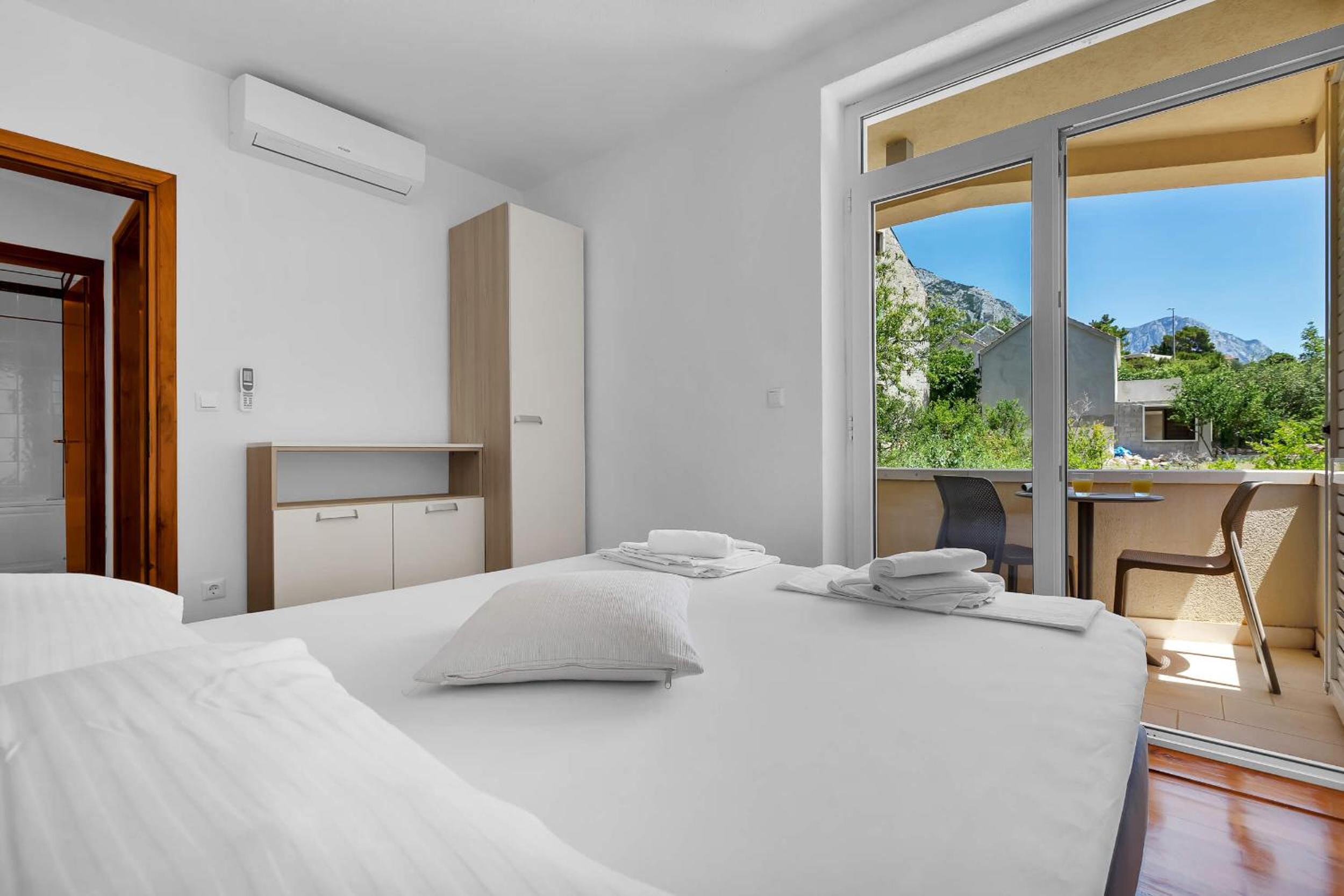 Three-Bedroom Apartment with Sea View photo 3