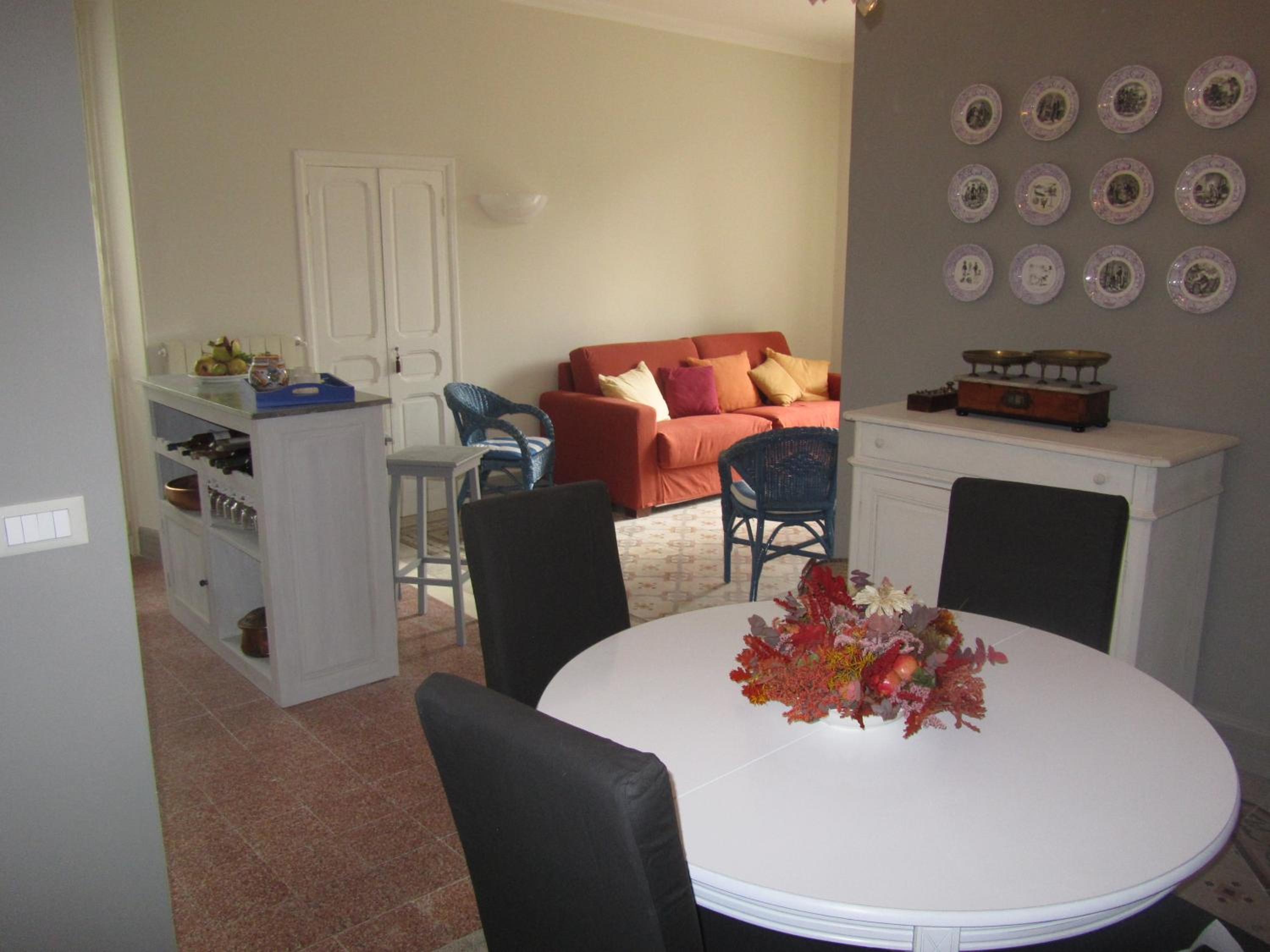 Apartment with Mountain View - Photo 23