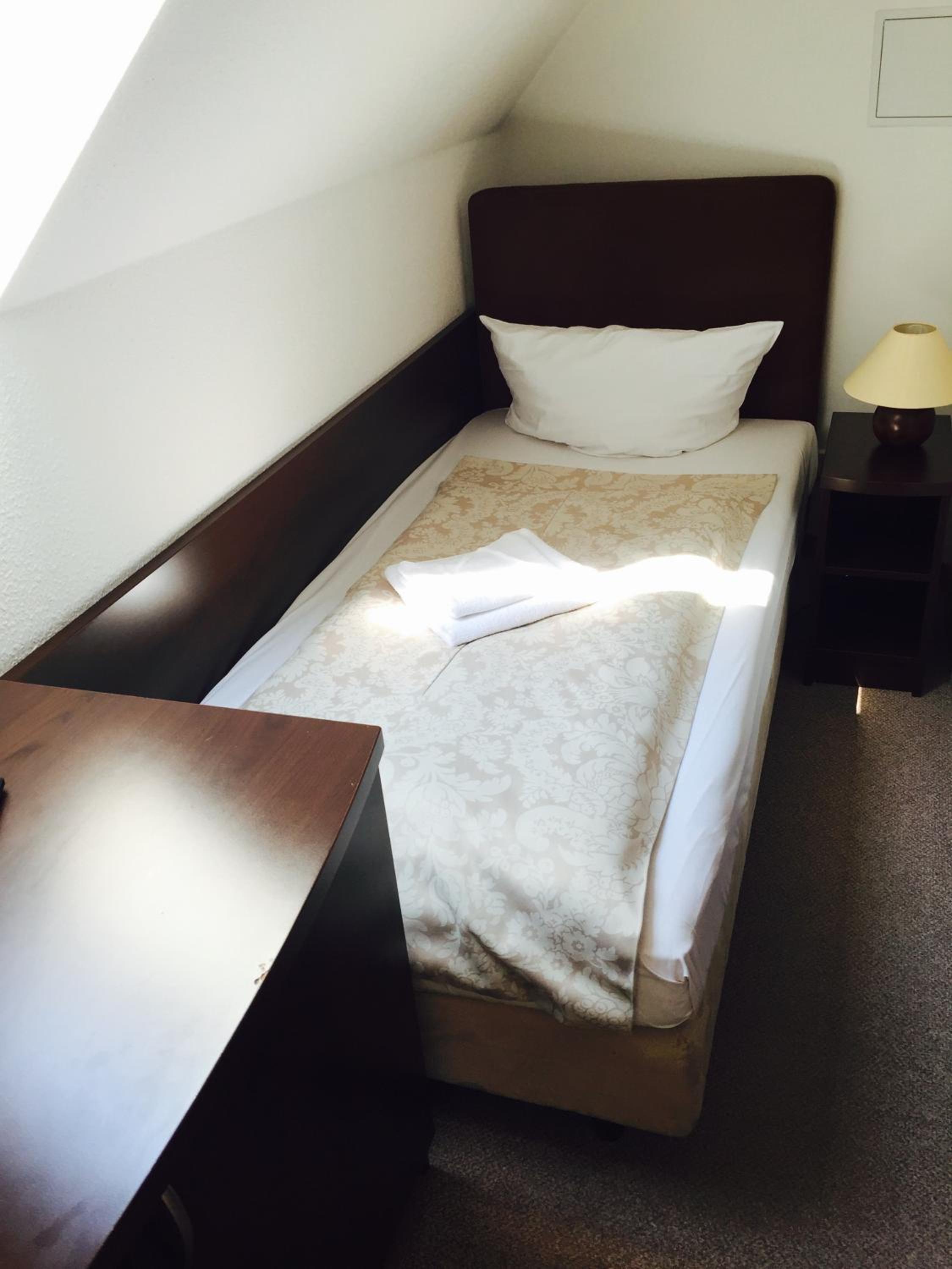 Economy Single Room thumbnail 5