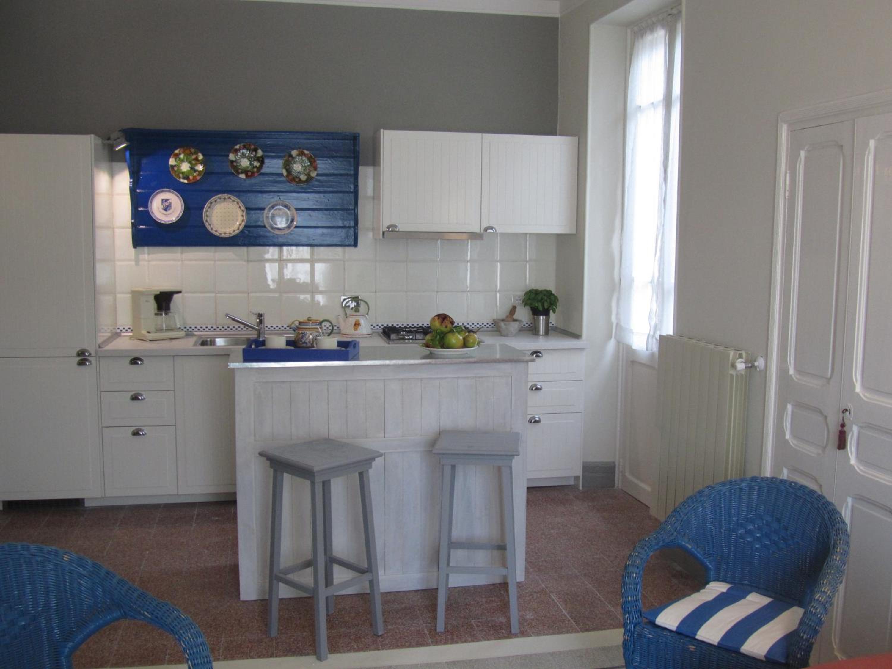 Apartment with Mountain View - Photo 11