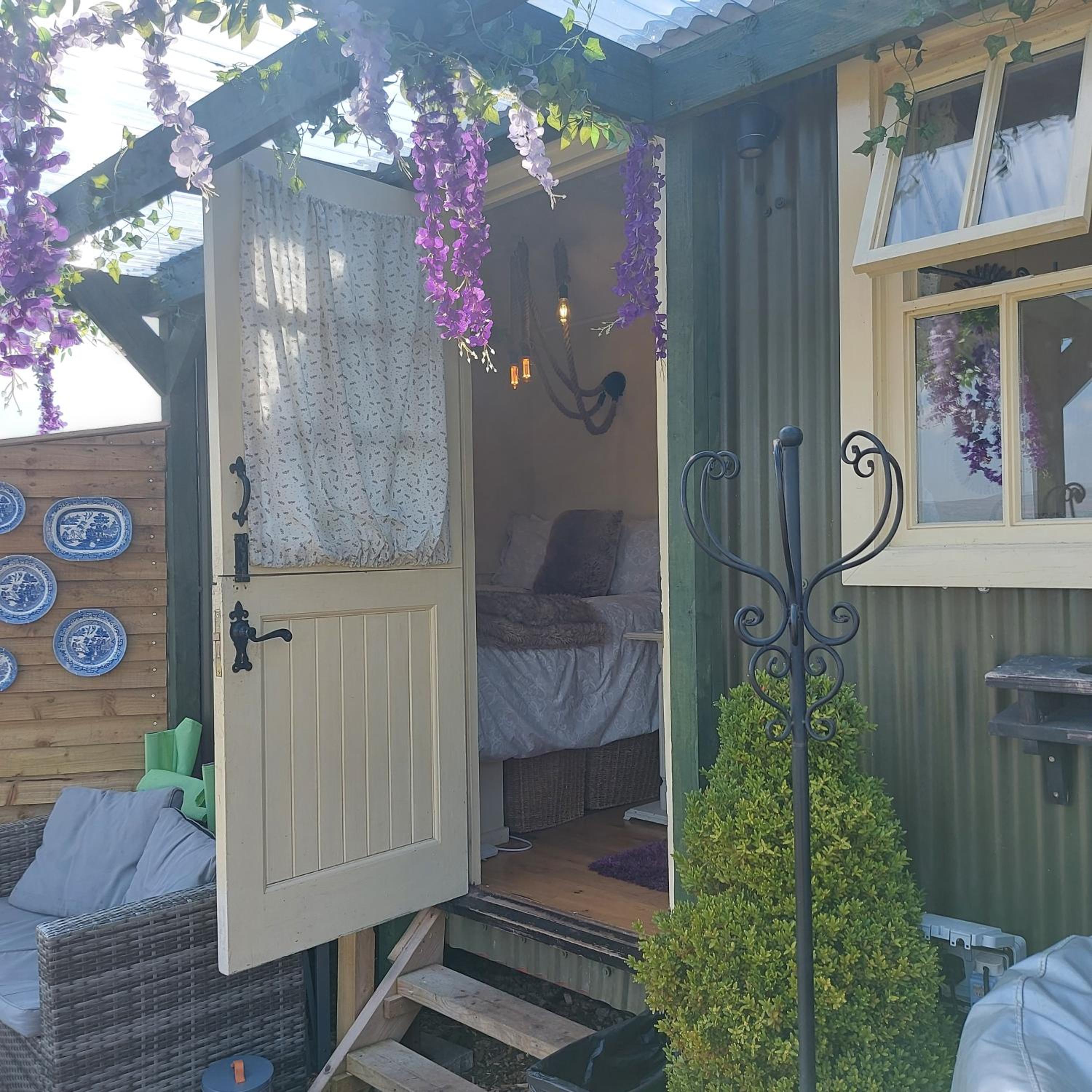 Bluebell Shepherds Hut - Photo 1
